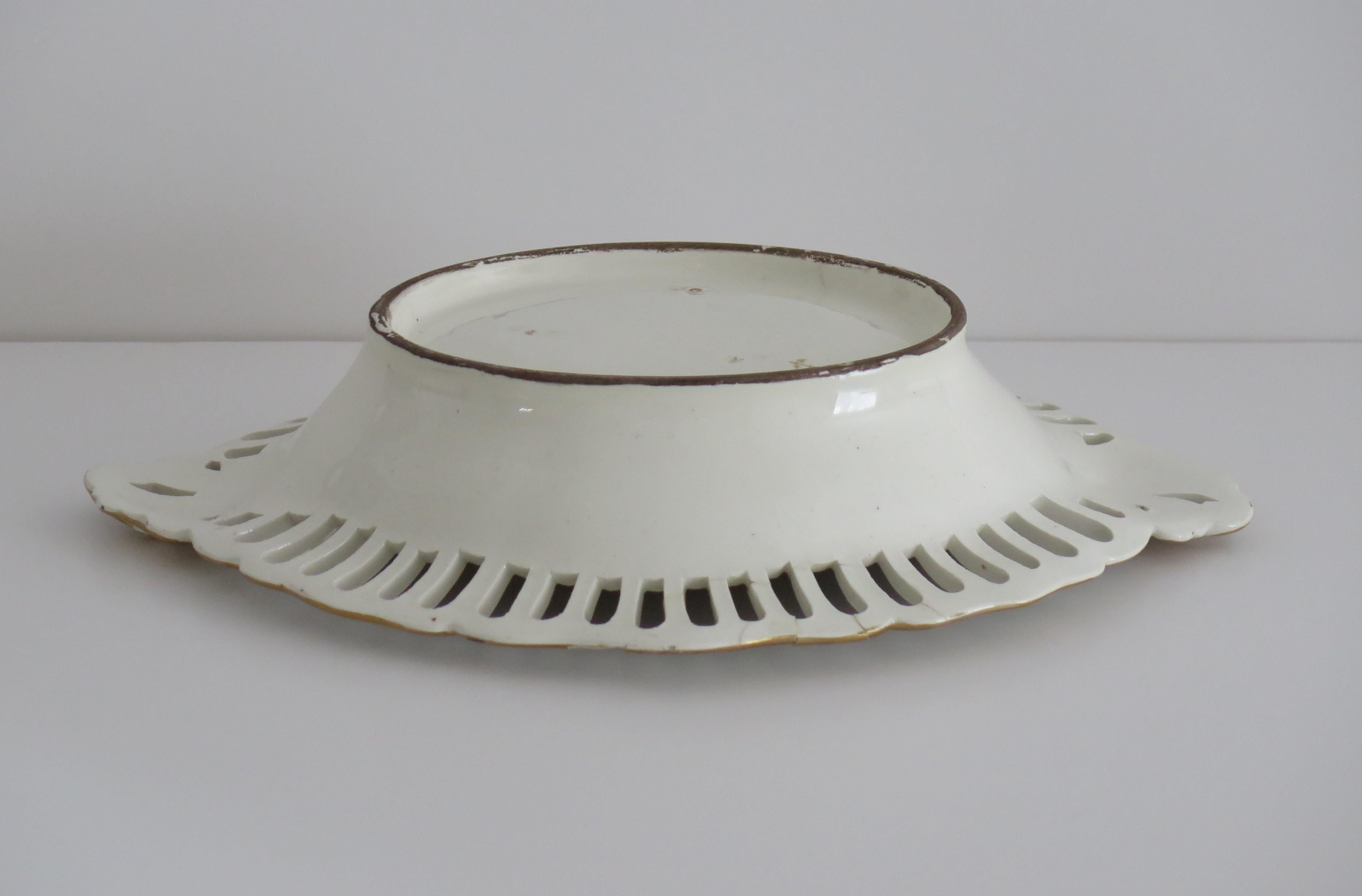 Chelsea-Derby Pierced Chestnut Basket or Dish Porcelain, English, circa 1770 For Sale 5