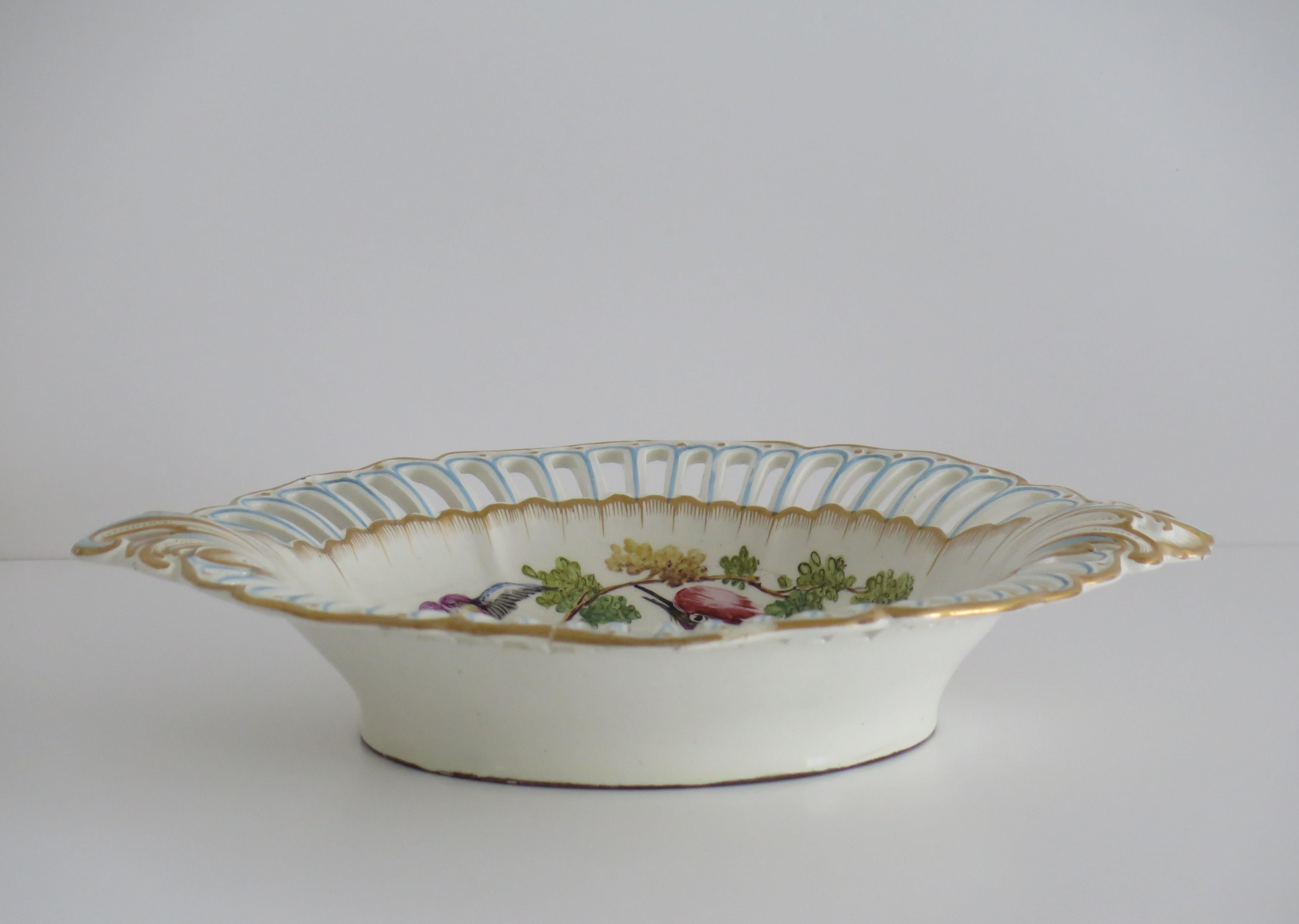 Chelsea-Derby Pierced Chestnut Basket or Dish Porcelain, English, circa 1770 For Sale 2