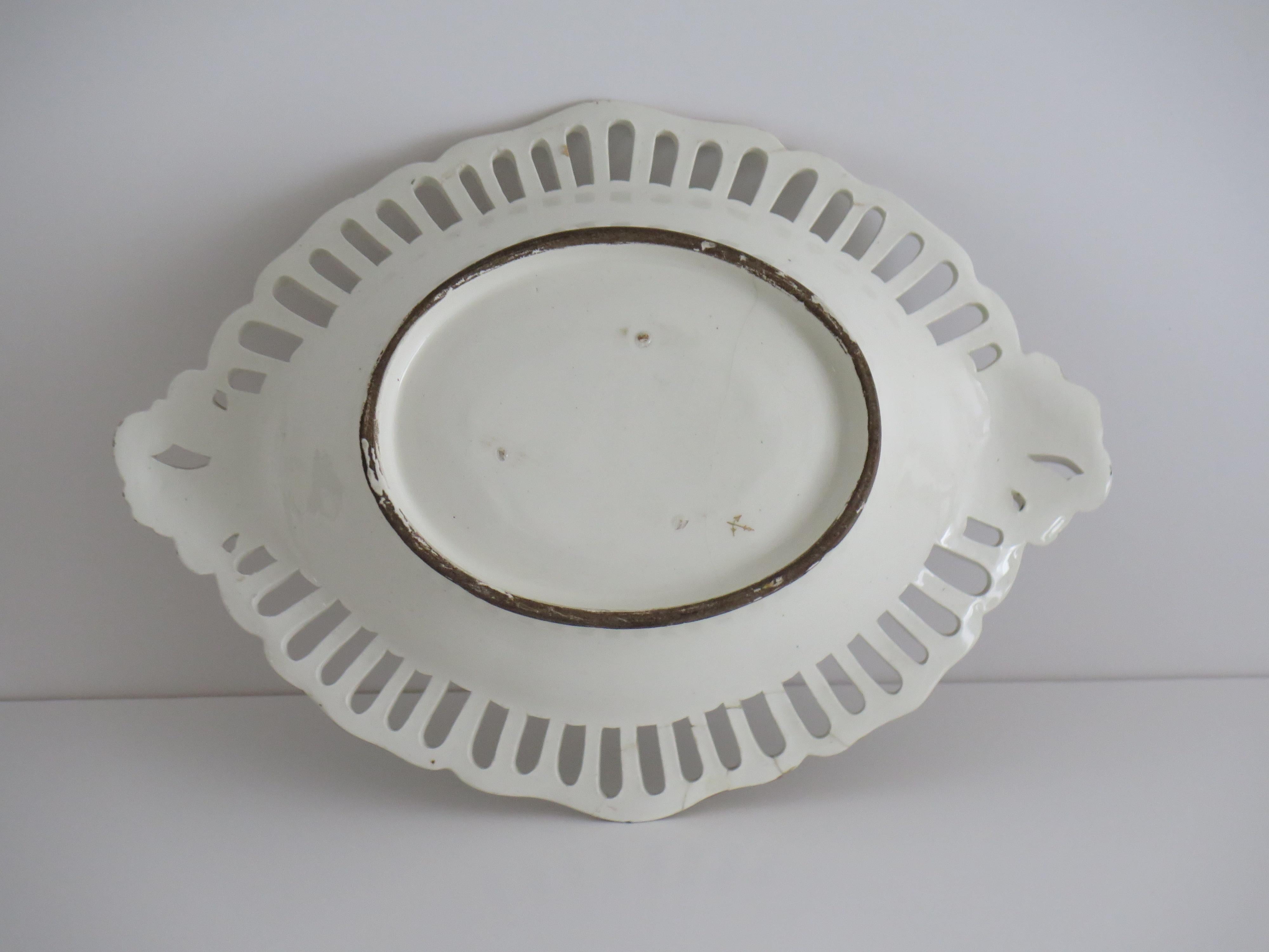 Chelsea-Derby Pierced Chestnut Basket or Dish Porcelain, English, circa 1770 For Sale 3