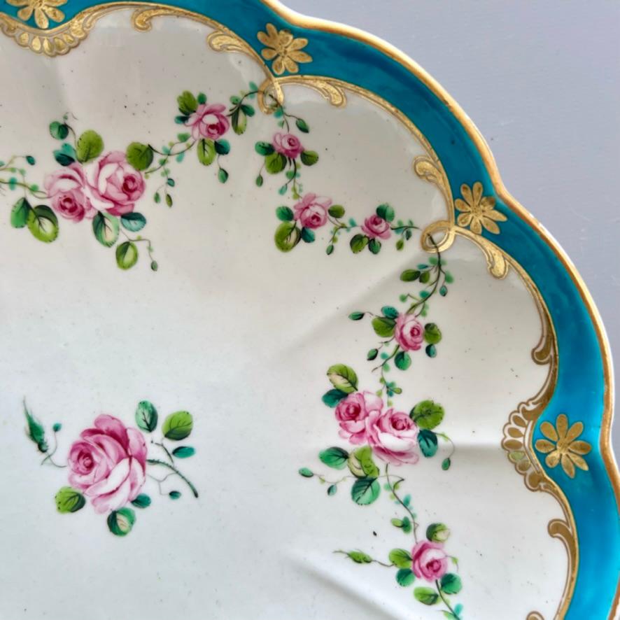 Runde Schale Chelsea-Derby, Türkis mit feinen rosa Rosengirlanden, um 1775 im Zustand „Gut“ im Angebot in London, GB