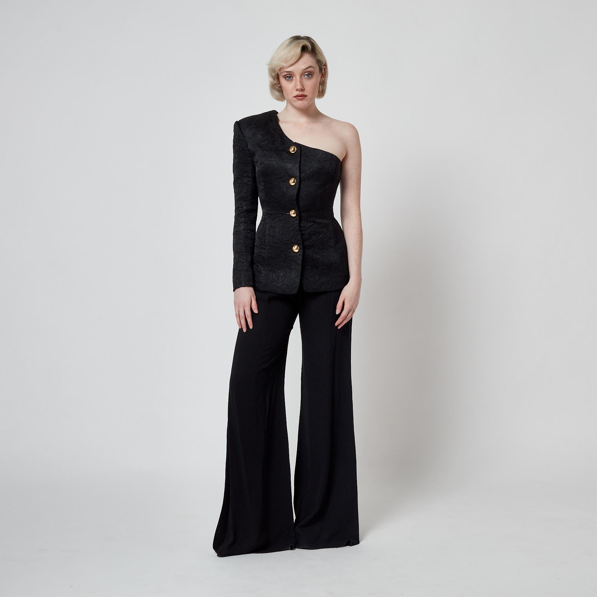Chelsea Design Co. Giacca nera asimmetrica con bottoni dorati, anni '80 in vendita 2