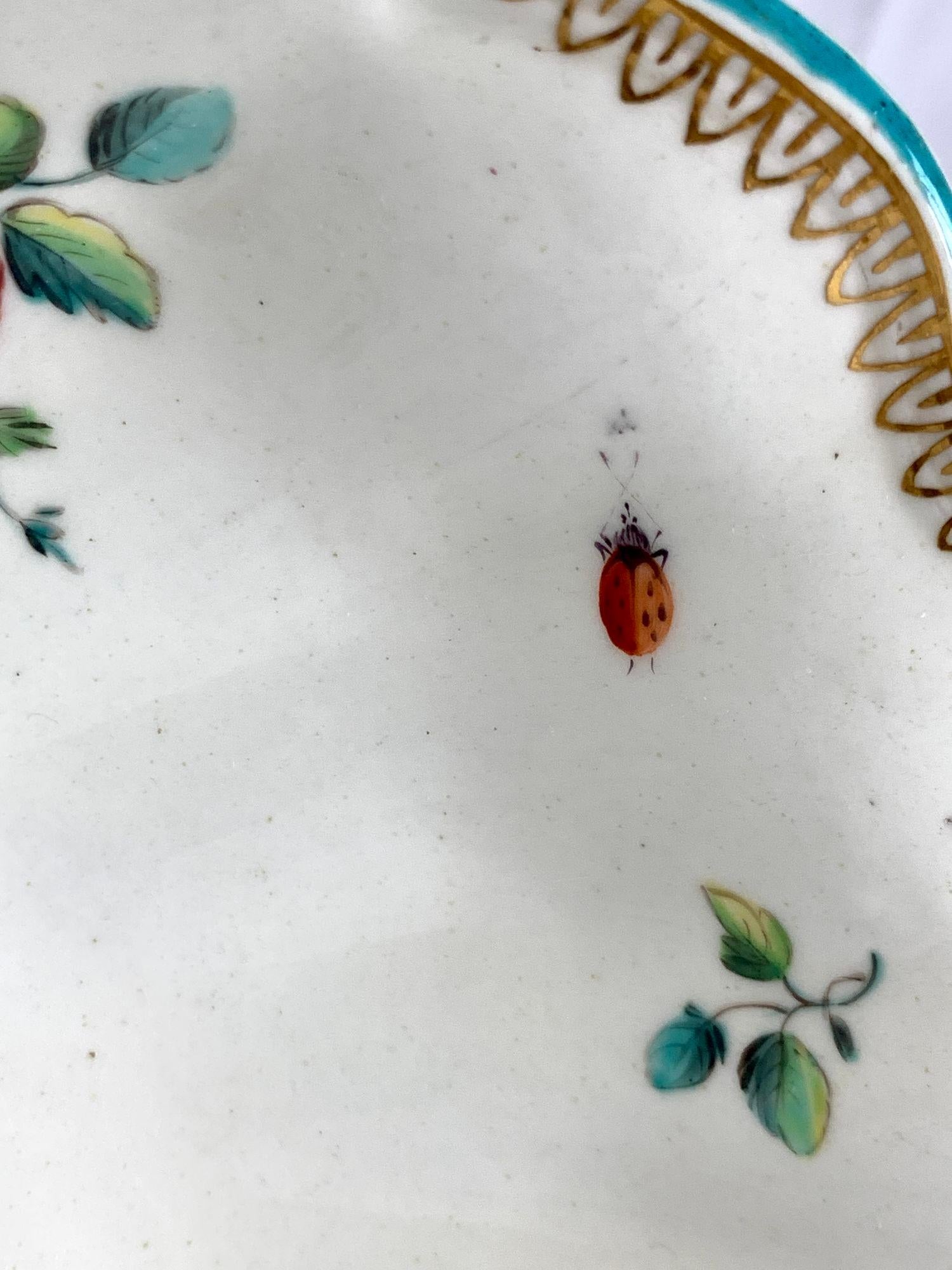 Porcelaine Plat ovale en porcelaine de Chelsea avec ancre rouge C-1752-56 avec fruits et insectes en vente