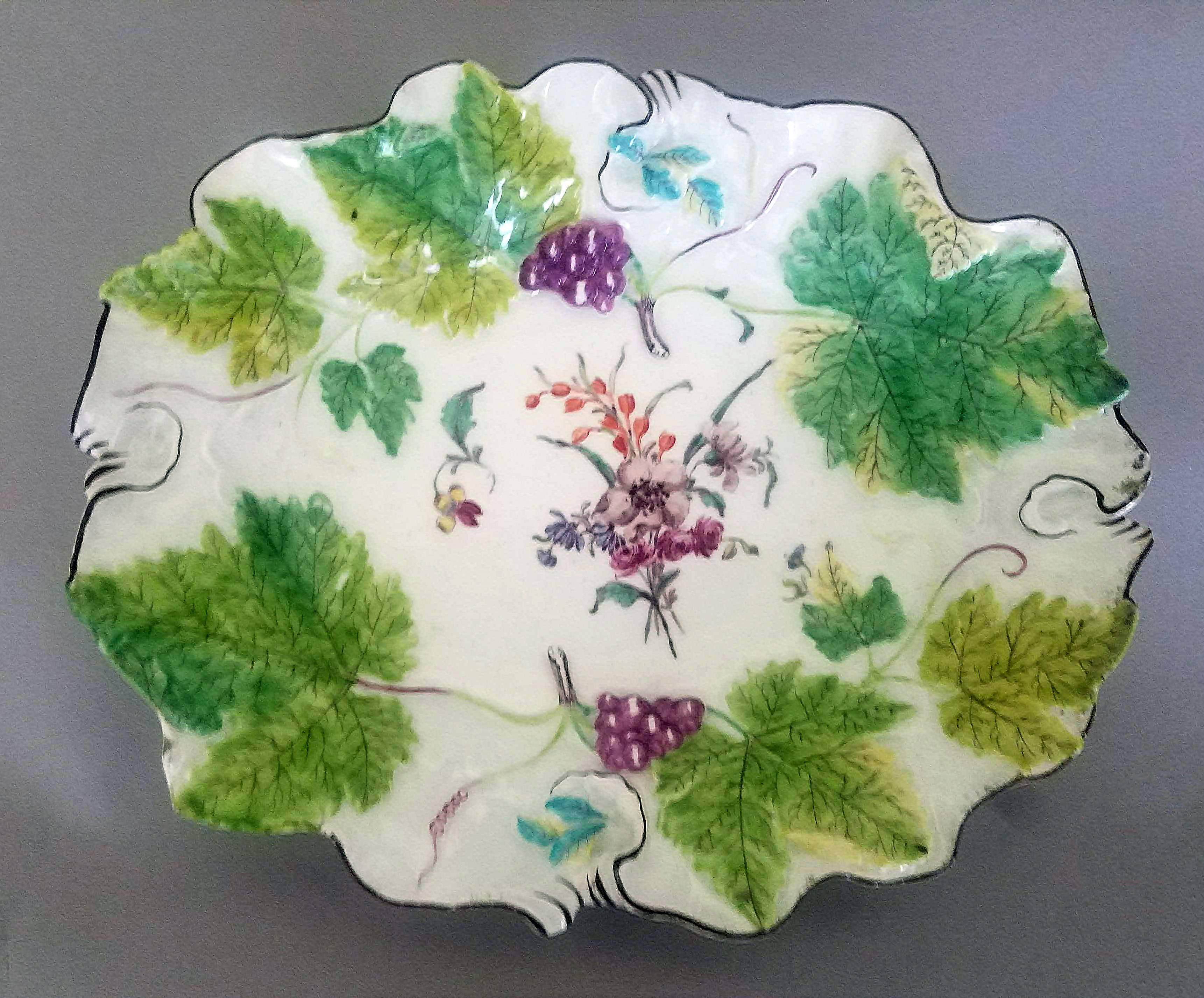 Chelsea Porcelain Red Anchor Period Vine-Leaf Botanical Dishes, circa 1755-1758 3