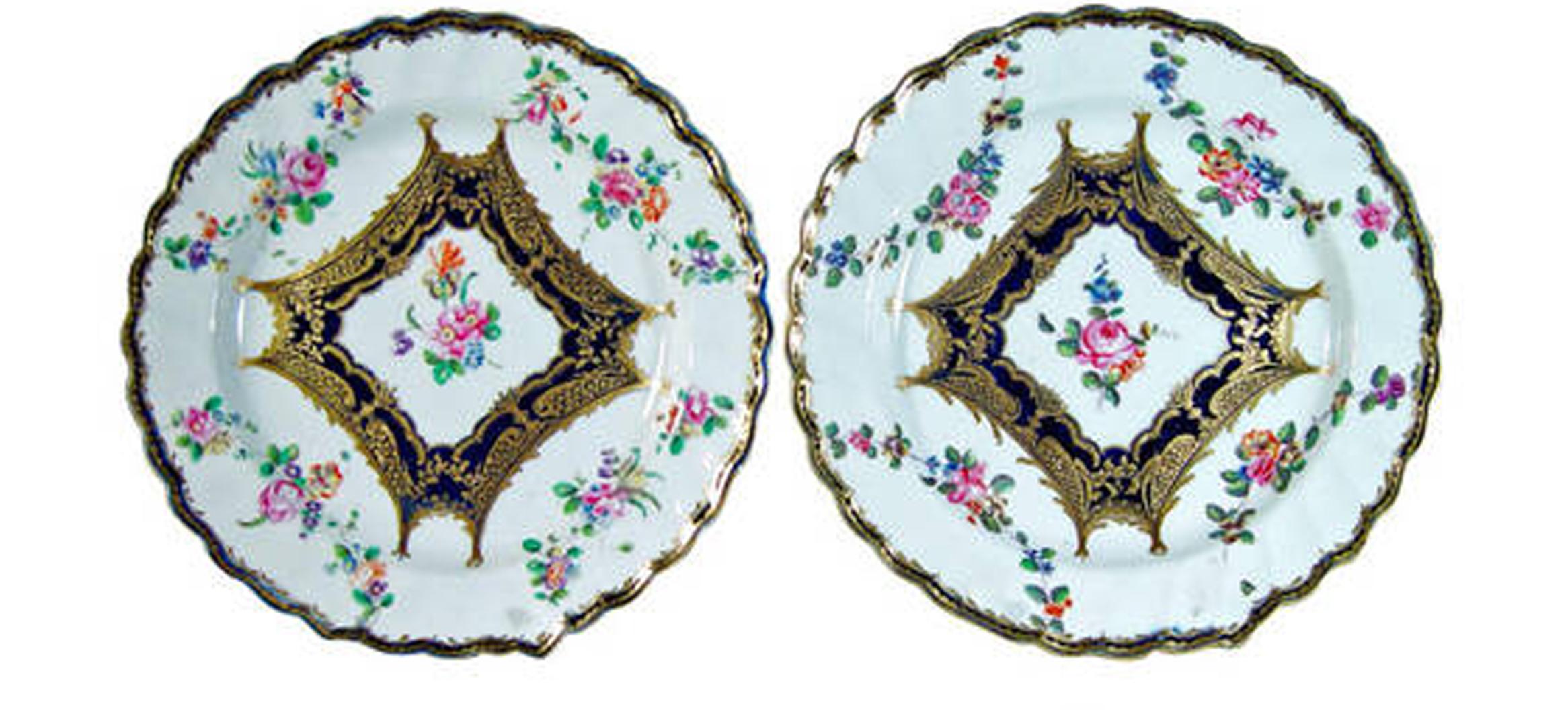 Chelsea Porcelain Set of Six Botanical Dessert Plates, 18th Century In Good Condition For Sale In Downingtown, PA