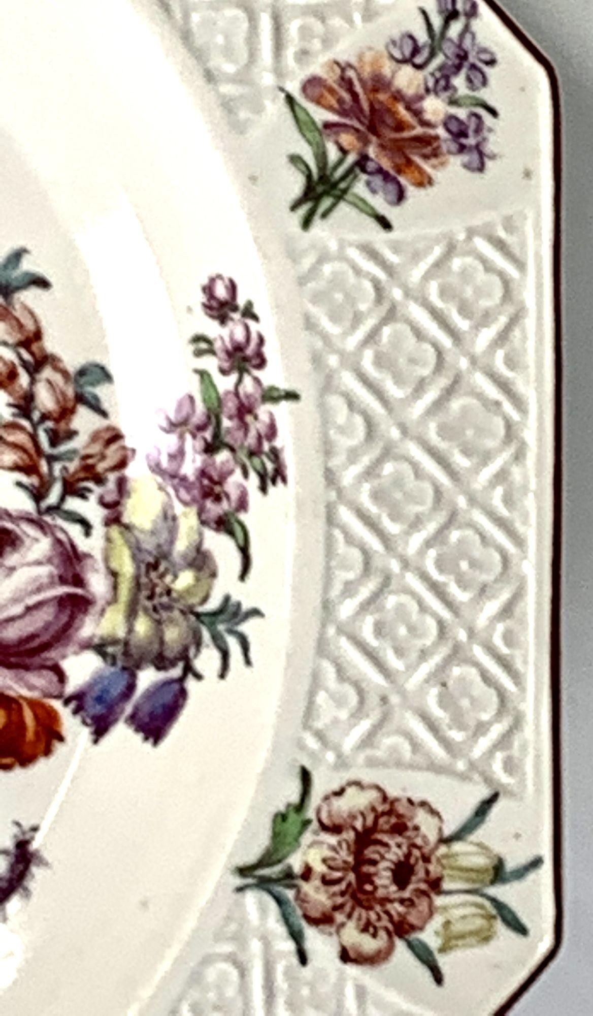 Porcelaine Plat en porcelaine à ancre rouge Chelsea Porcelain Mid-18th Century England 1752-1756 en vente