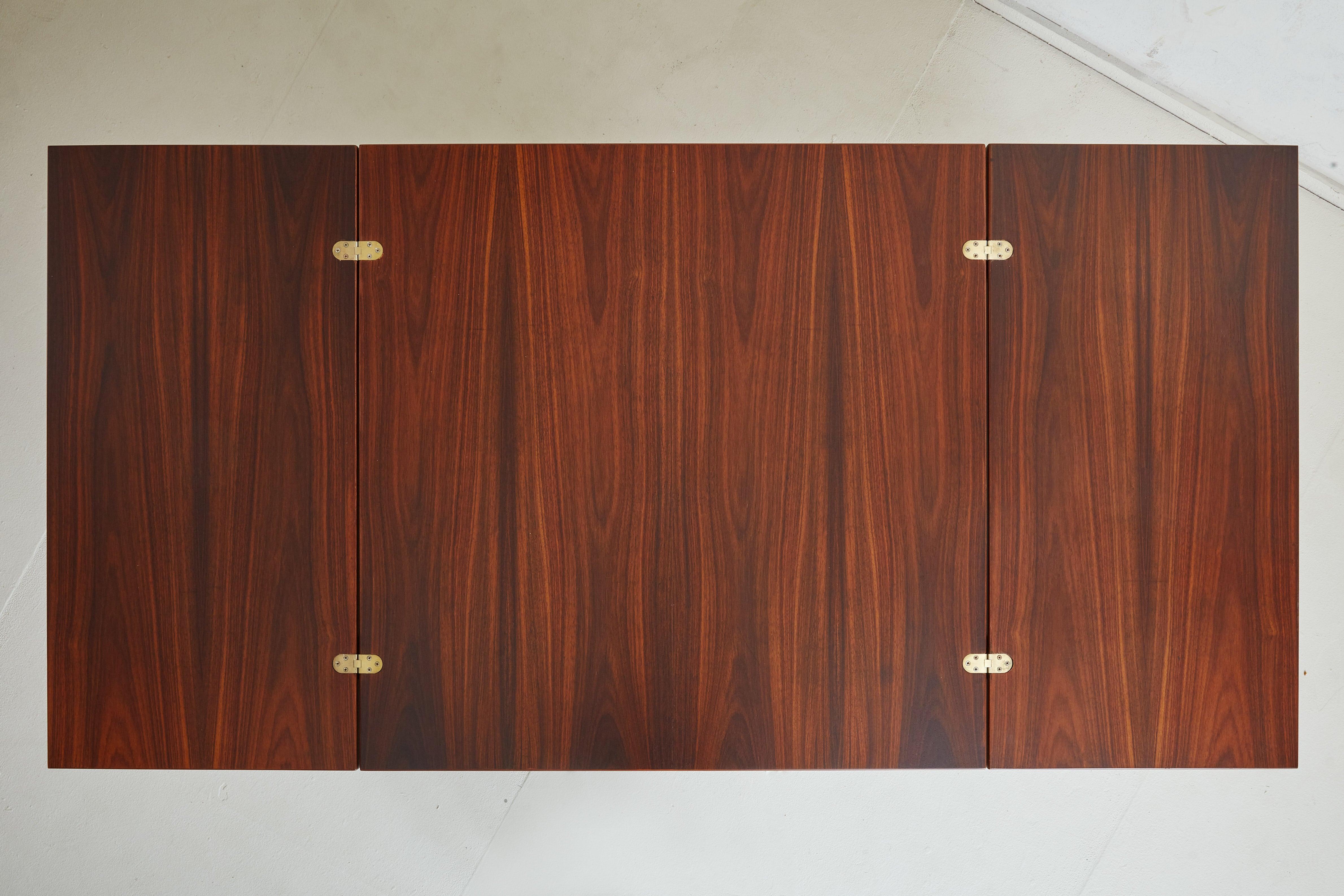 Chelsea' Square Extendable Dining Table by Vittorio Introini for Saporiti In Excellent Condition For Sale In Chicago, IL