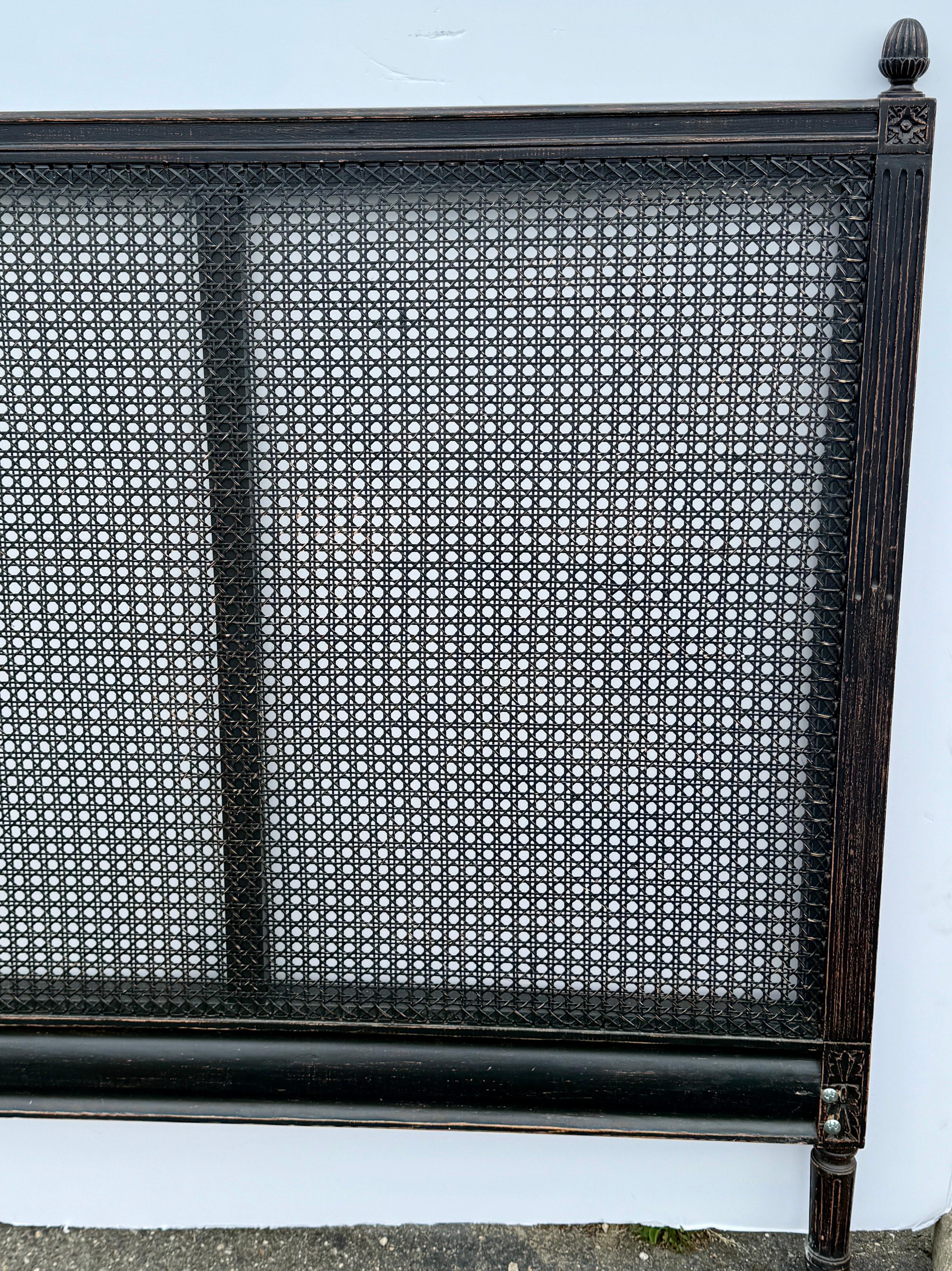 Chelsea Textiles Cabecero de Madera de Bastón Negro Estilo Gustaviano Siglo XXI y contemporáneo en venta