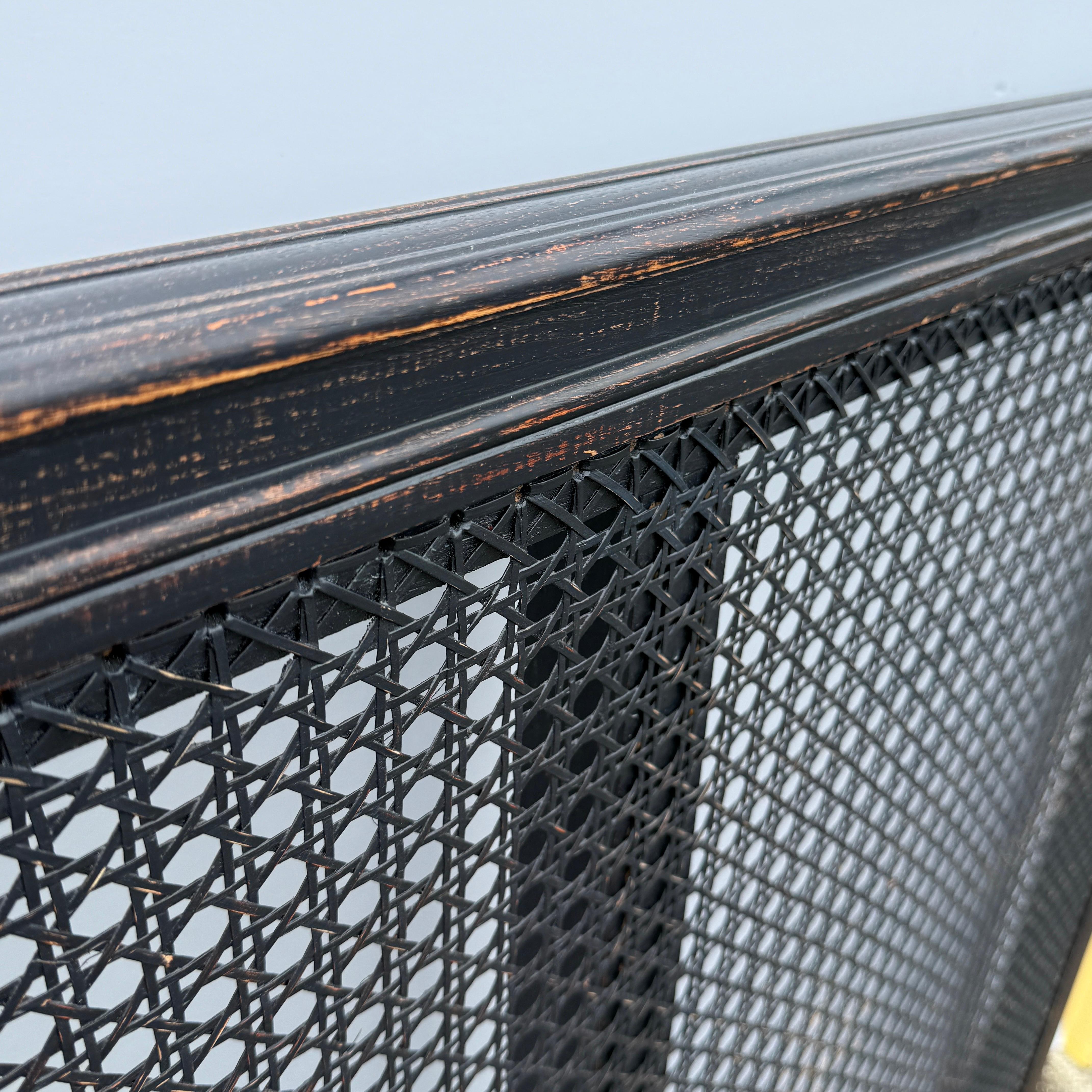 Chelsea Textiles Cabecero de Madera de Bastón Negro Estilo Gustaviano en venta 2