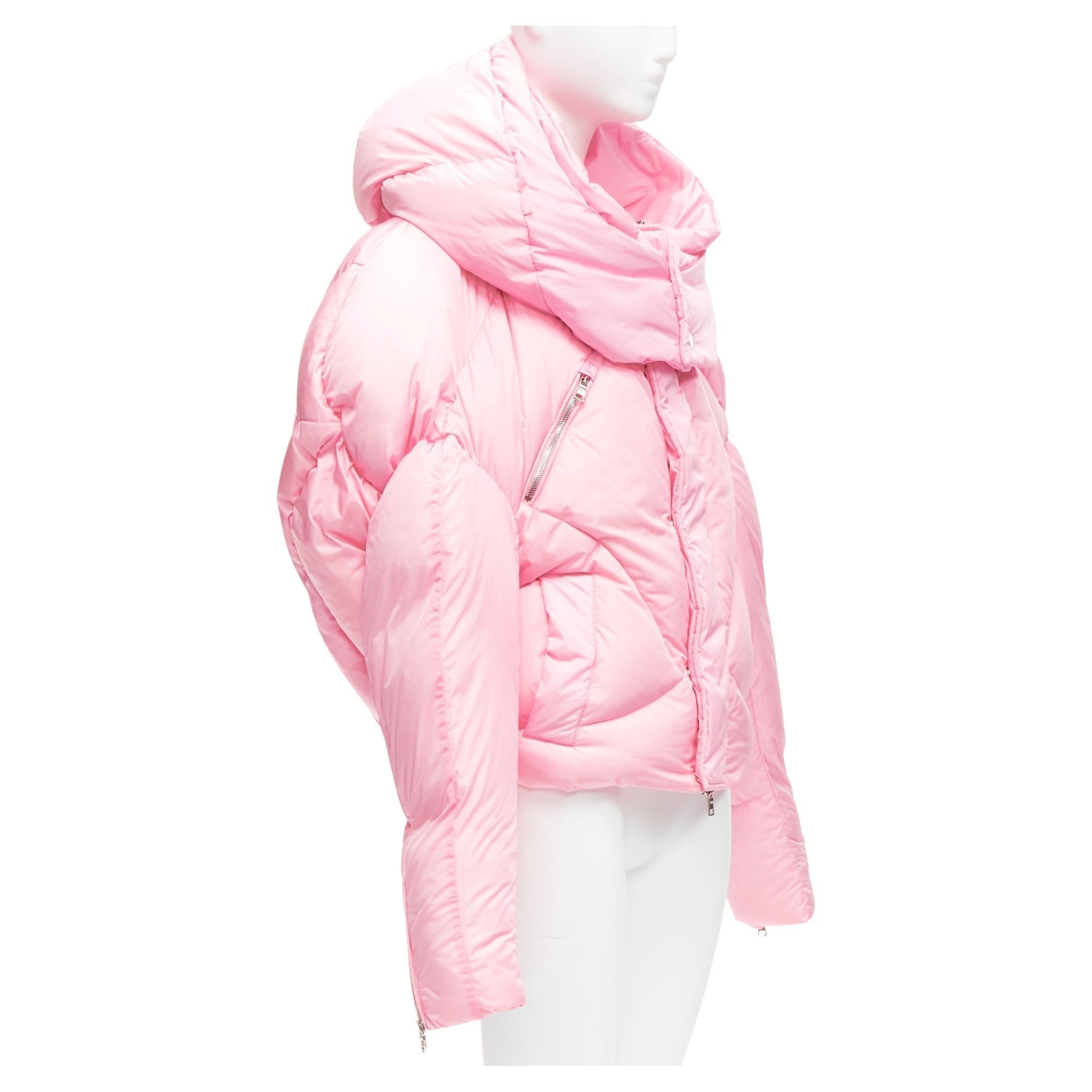 CHEN PENG pink giant hood space cocoon oversized puffer jacket XS Rihanna
Reference: BSHW/A00001
Brand: Chen Peng
Collection: AW 2017
As seen on: Rihanna
Material: Polyamide, Blend
Color: Pink
Pattern: Solid
Closure: Zip
Lining: Pink Fabric
Extra