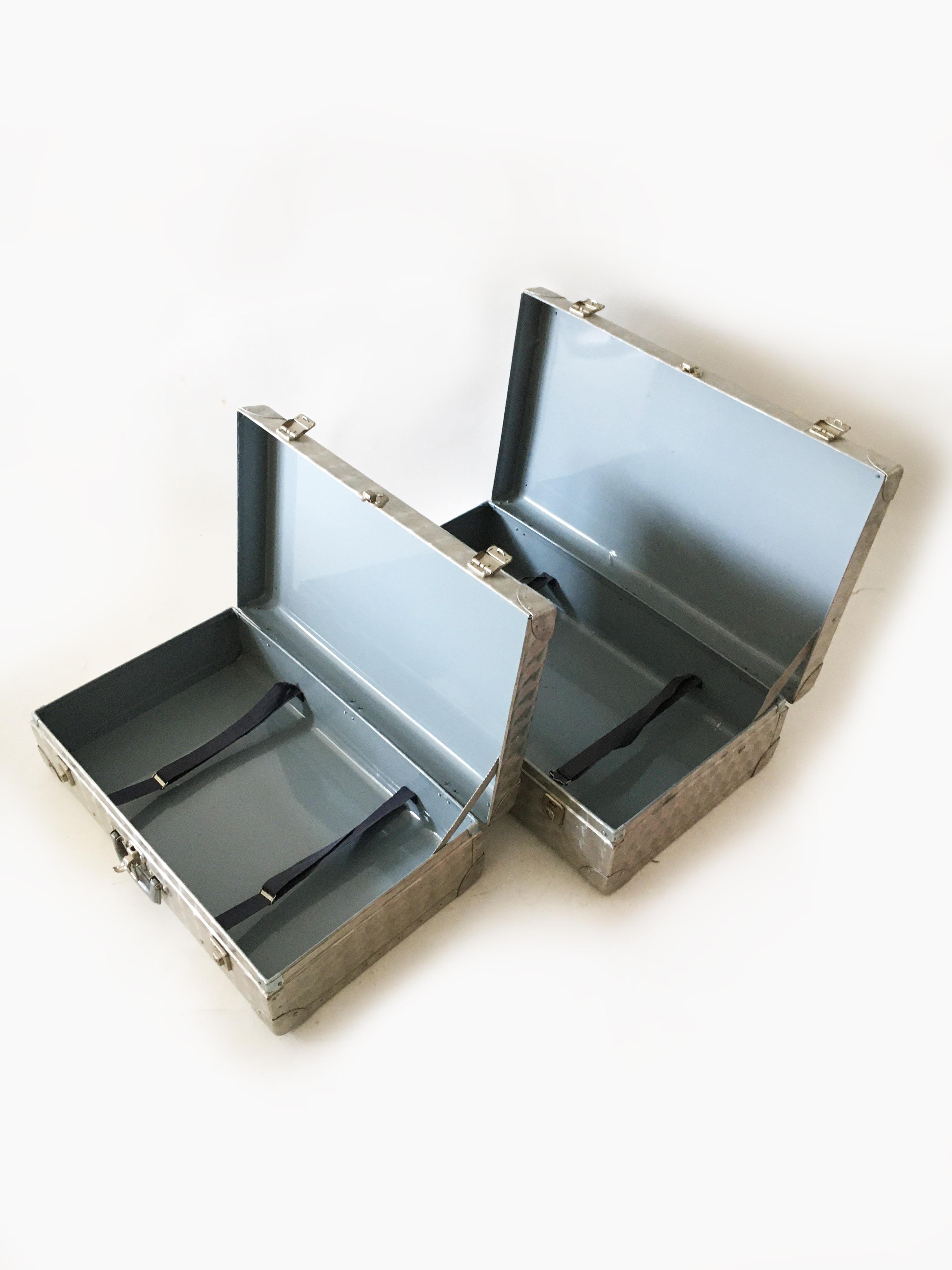 Cheney, London Aluminum Suitcase Luggage, Set of Two, England, 1960s For Sale 2