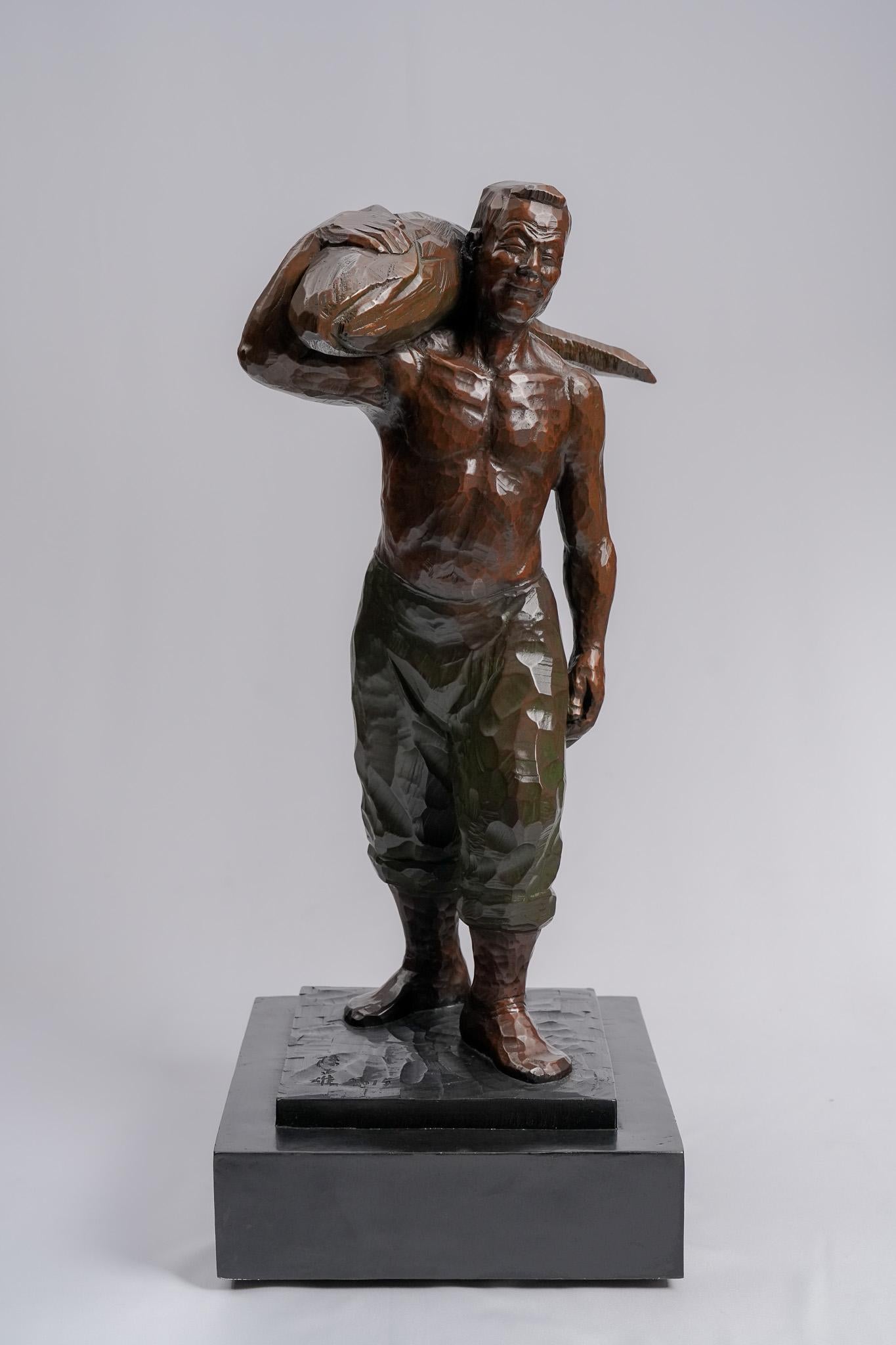 Cheng-Hsiung Chen Figurative Sculpture - Great Catch, Contemporary Bronze Figure Sculpture