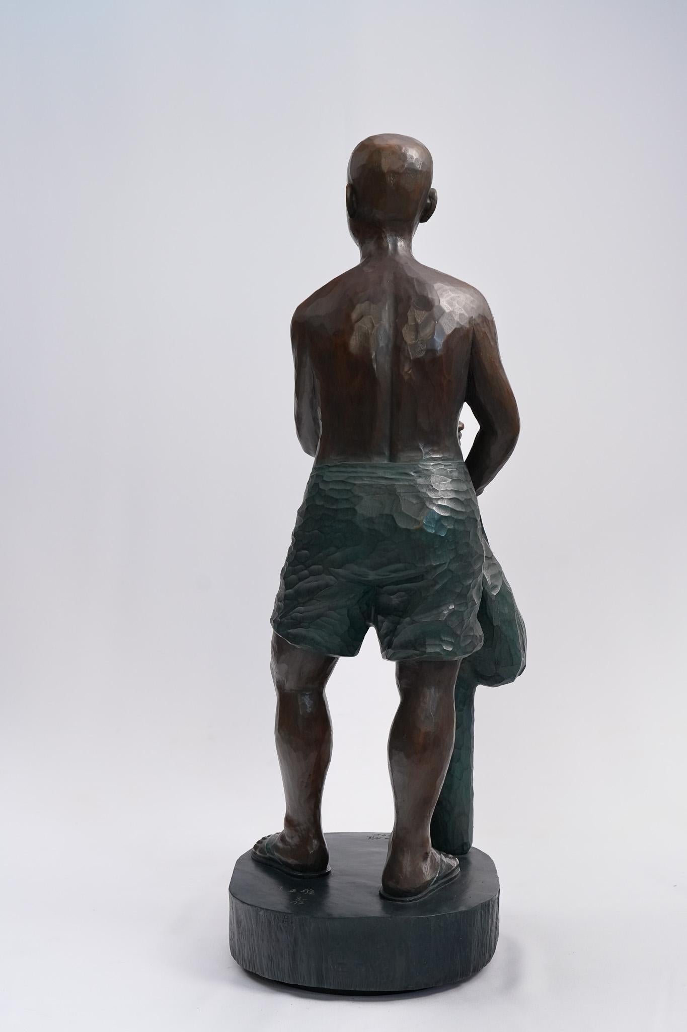 Who Wants to Play Baseball? is a lighthearted and playful work that captures the simple joy of childhood. Cheng-Hsiung Chen uses refined carving techniques to highlight textures, from the boy’s smooth skin to the details of the baseball bat and mitt