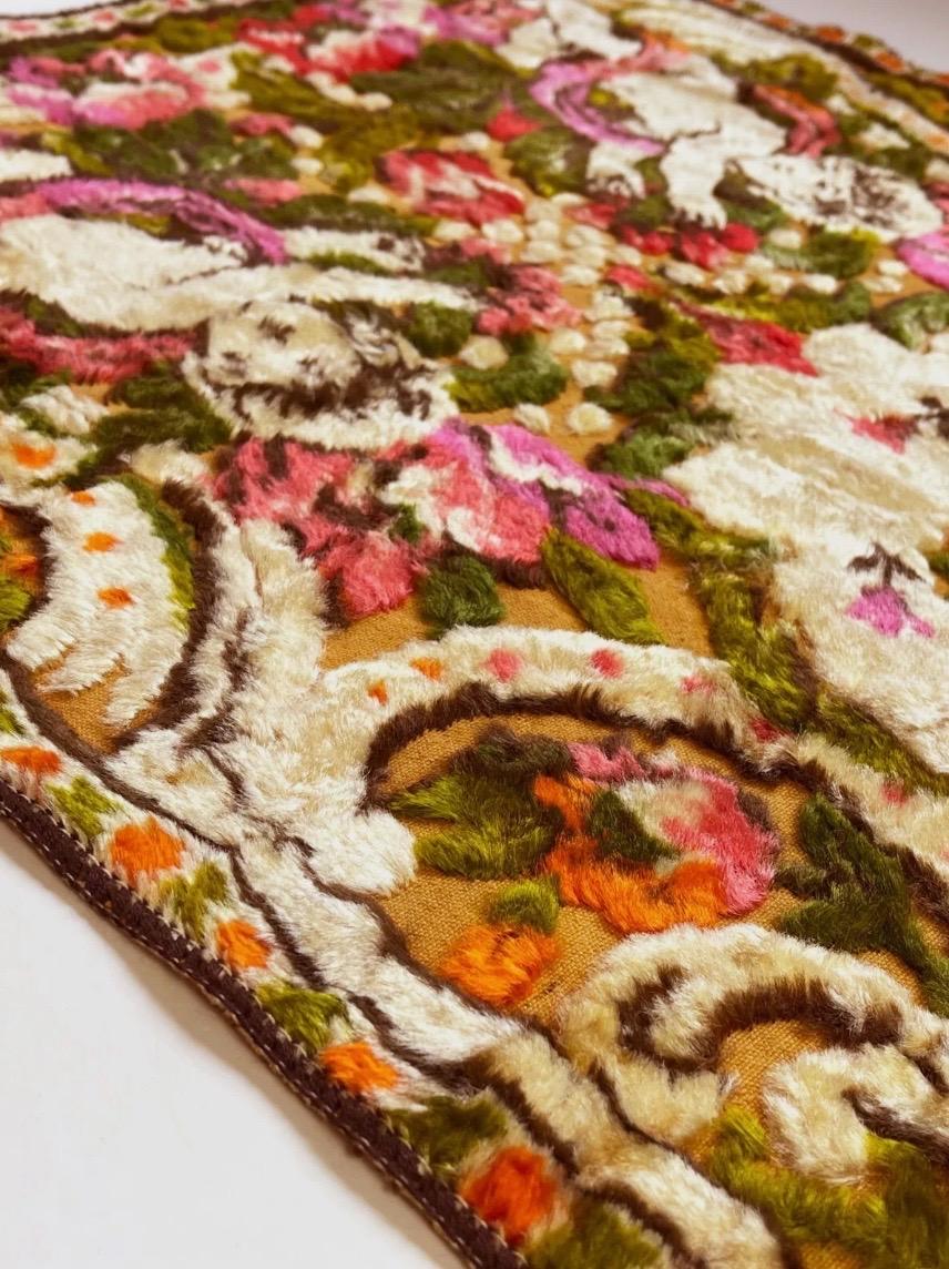 Chenille Cherub-Wandteppich, Vintage 1960er Jahre, Italien, Engel und Weinreben (20. Jahrhundert) im Angebot