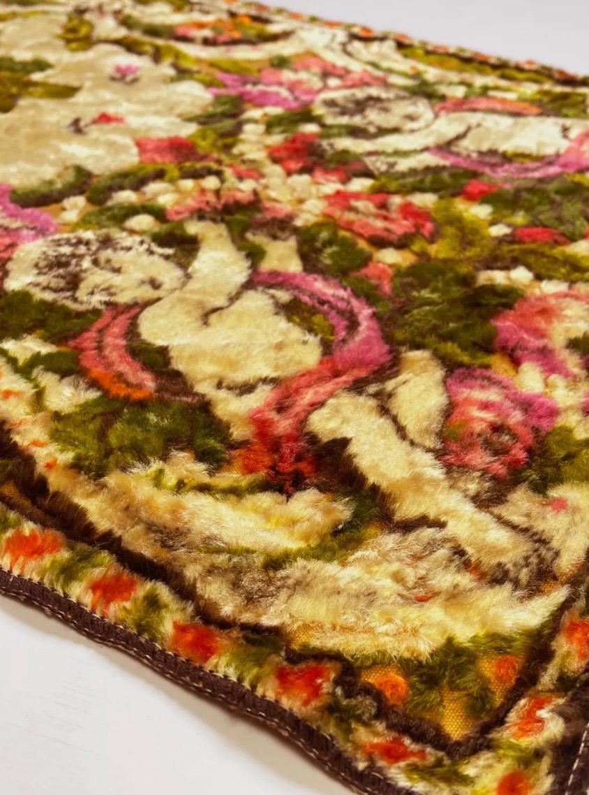 Chenille Cherub-Wandteppich, Vintage 1960er Jahre, Italien, Engel und Weinreben im Angebot 1