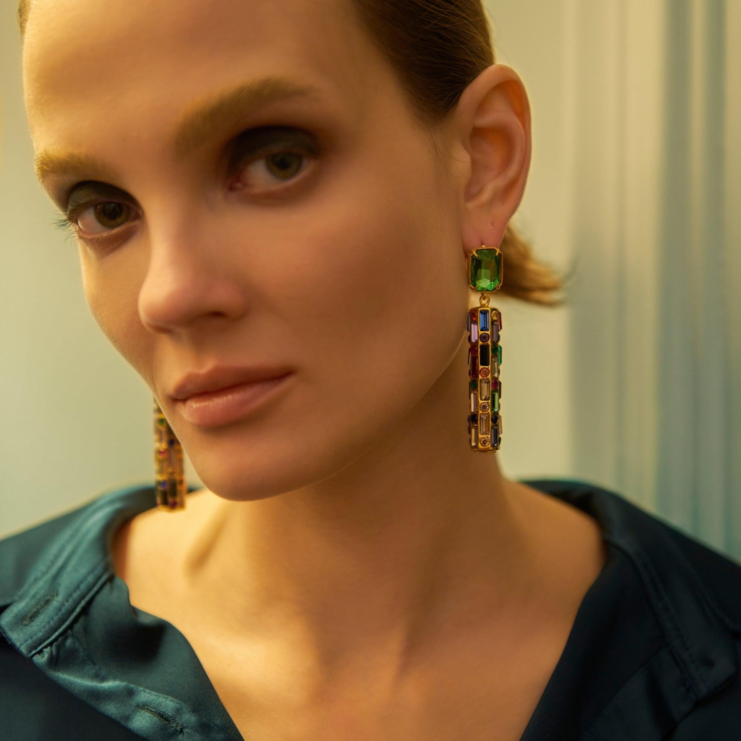 Pendientes Gota Cher - Verde Esmeralda Con Gotas Multicolor en venta 1