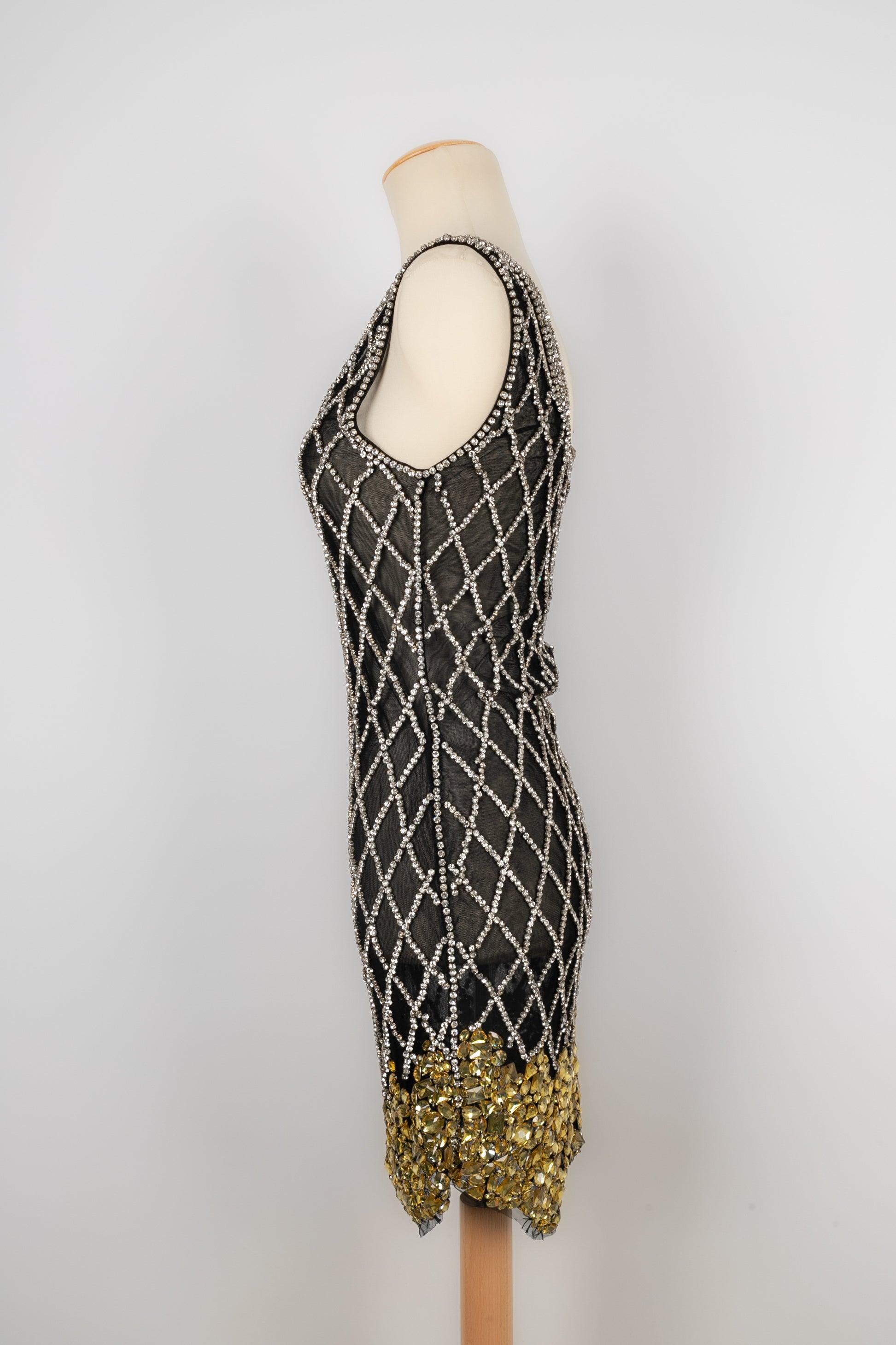 Cher Michel Klein - Black tulle short dress with rhinestones. No size nor composition label, it fits a 36FR.

Additional information:
Condition: Very good condition
Dimensions: Chest: 37 cm - Length: 90 cm

Seller Reference: VR201