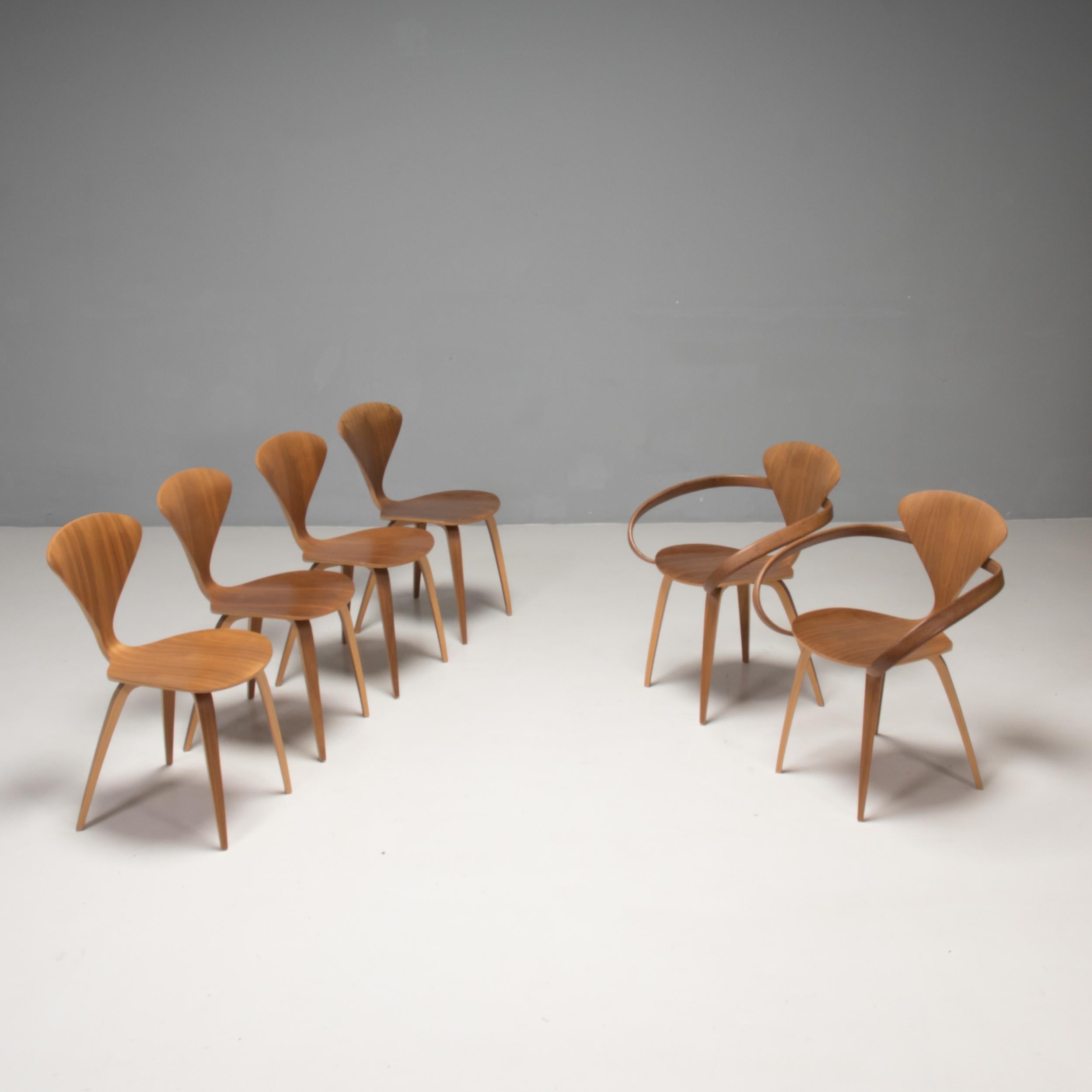 Cherner Classic Walnut Oval Dining Table and Set of 6 Chairs, 2013 In Good Condition In London, GB