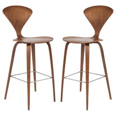 Tabourets de comptoir Cherner en noyer par Norman Cherner:: paire