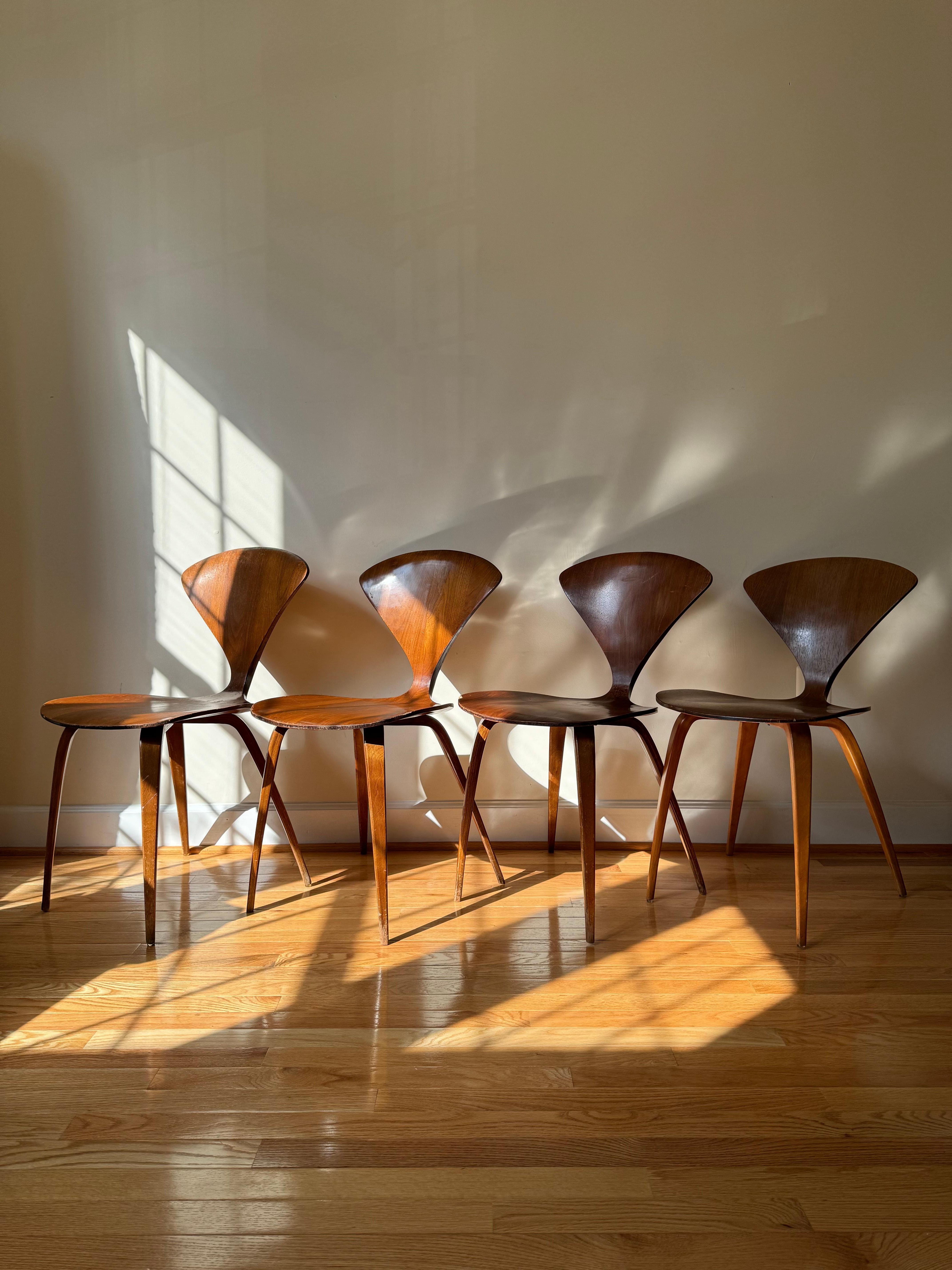 Iconic dining chairs designed by Norman Cherner for Plycraft in the United States in 1958. 
This dining chairs are early models of Cherner design with original condition.
Originally designed to make mid-century modern design accessible to the
