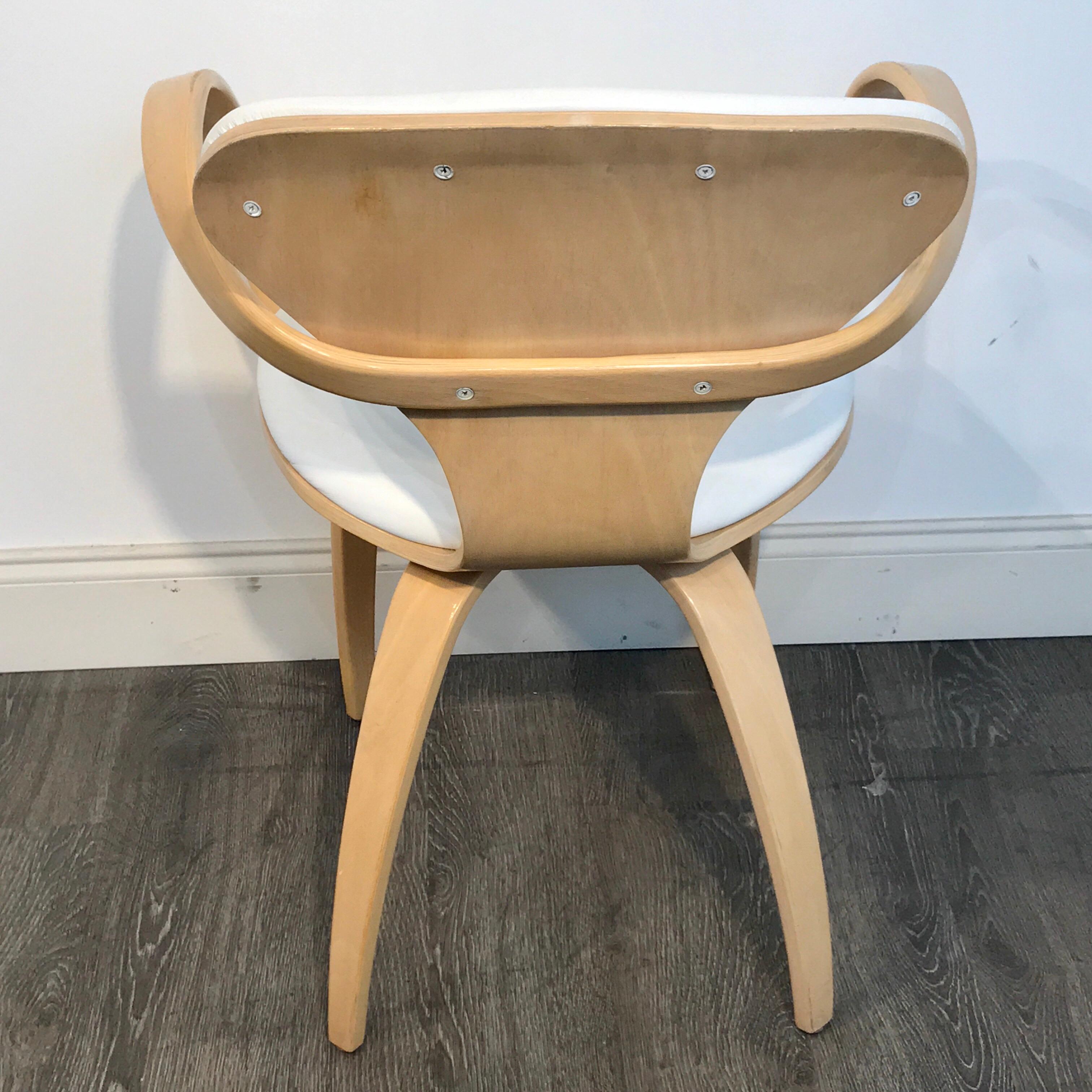 Cherner Style Natural Beech Armchair with White Leather Upholstery, 2 Available For Sale 3