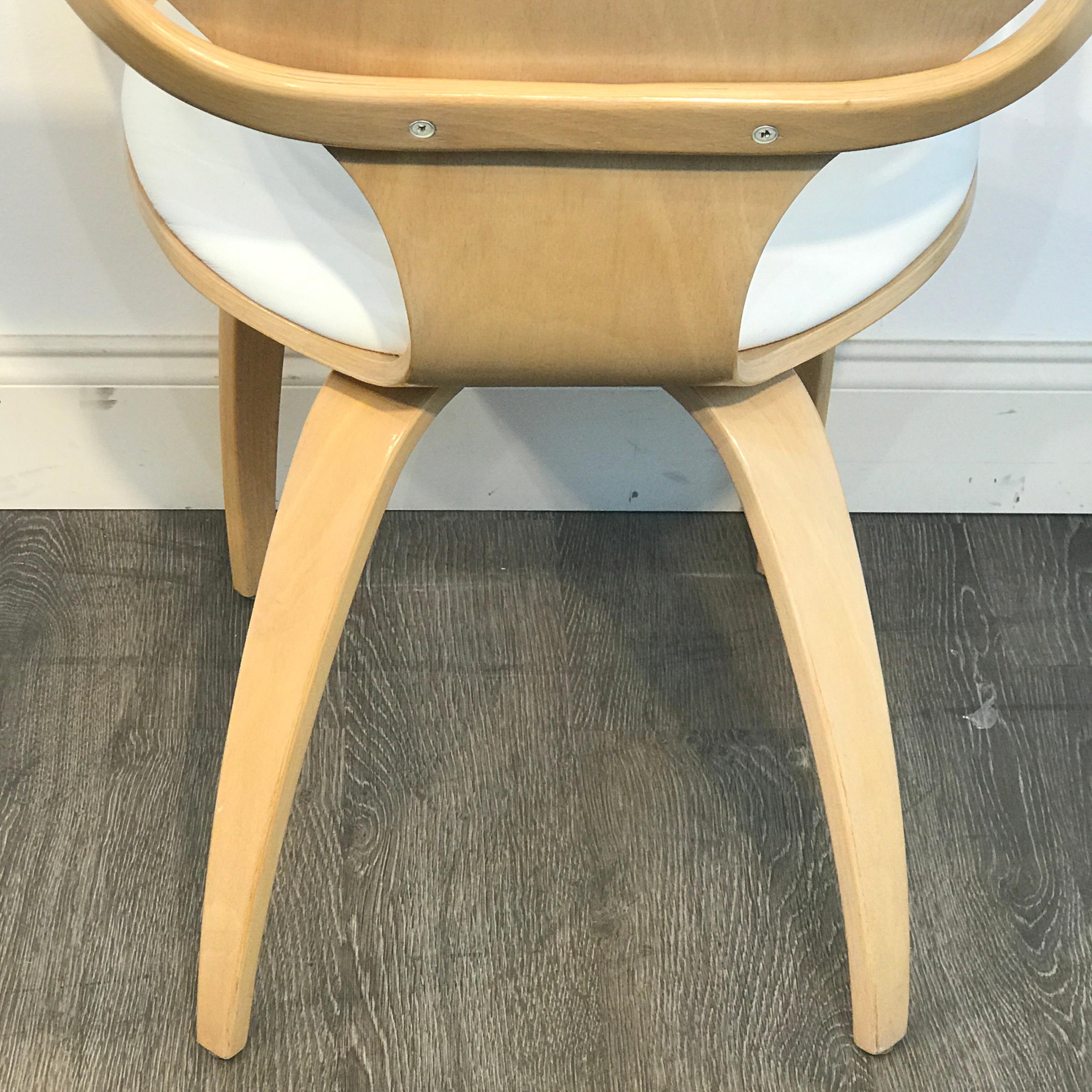 Cherner Style Natural Beech Armchair with White Leather Upholstery, 2 Available For Sale 4