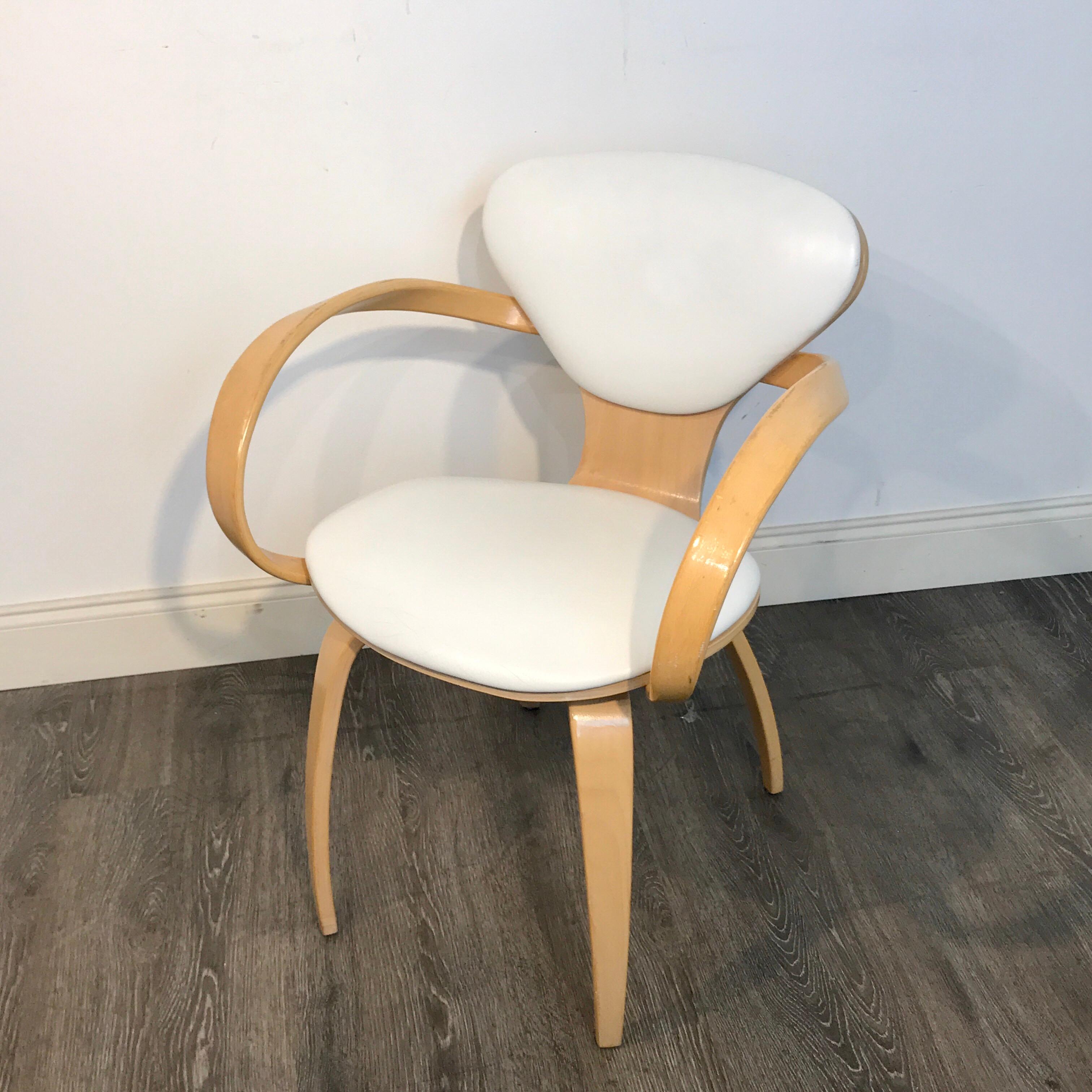 American Cherner Style Natural Beech Armchair with White Leather Upholstery, 2 Available For Sale
