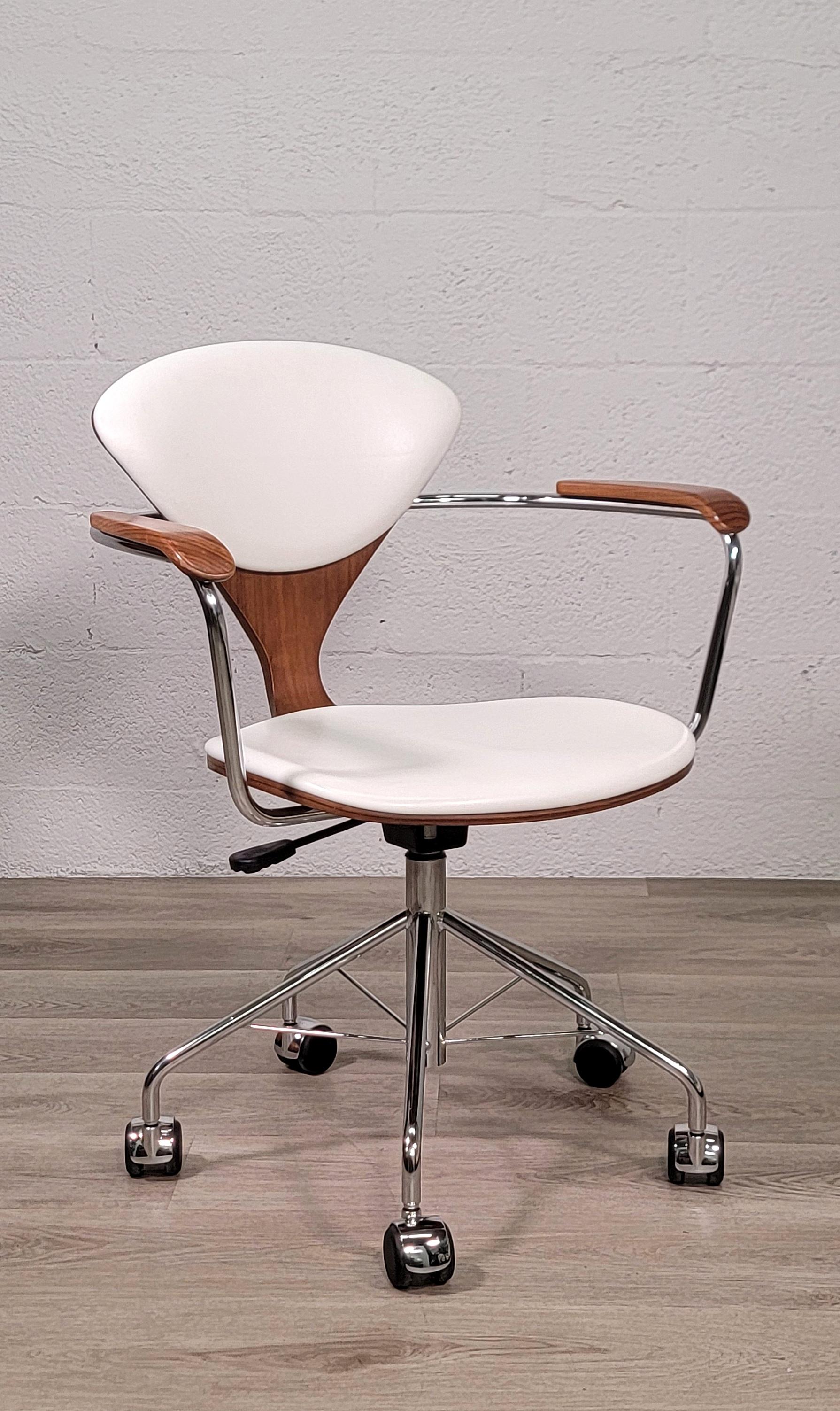 Cherner Task Chair White Leather and Walnut For Sale 4