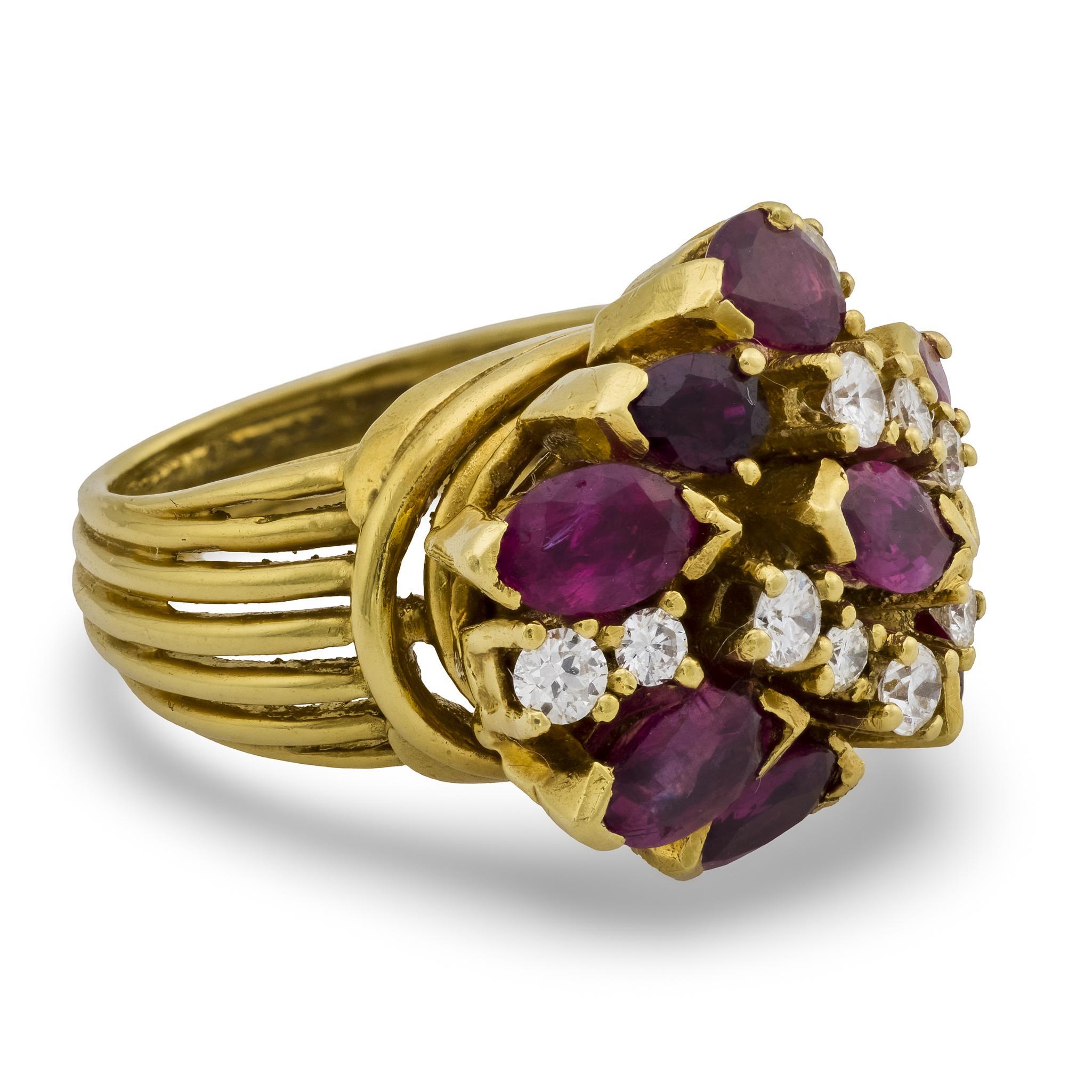 Bague de cocktail en or jaune 18 carats Cherny 3,10 carats rubis diamant en vente 1