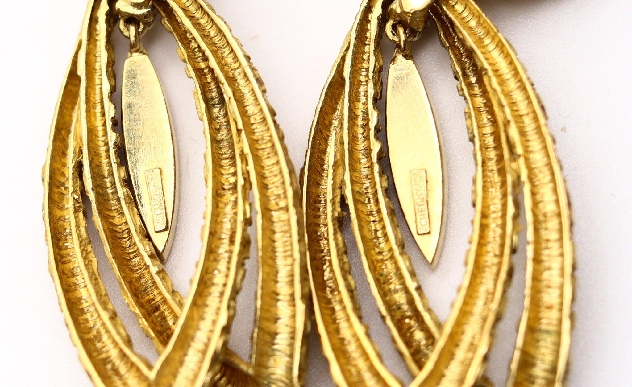 Donna Orecchini pendenti Cherny Door Knockers 1970 in oro giallo 18Kt massiccio e testurizzato in vendita