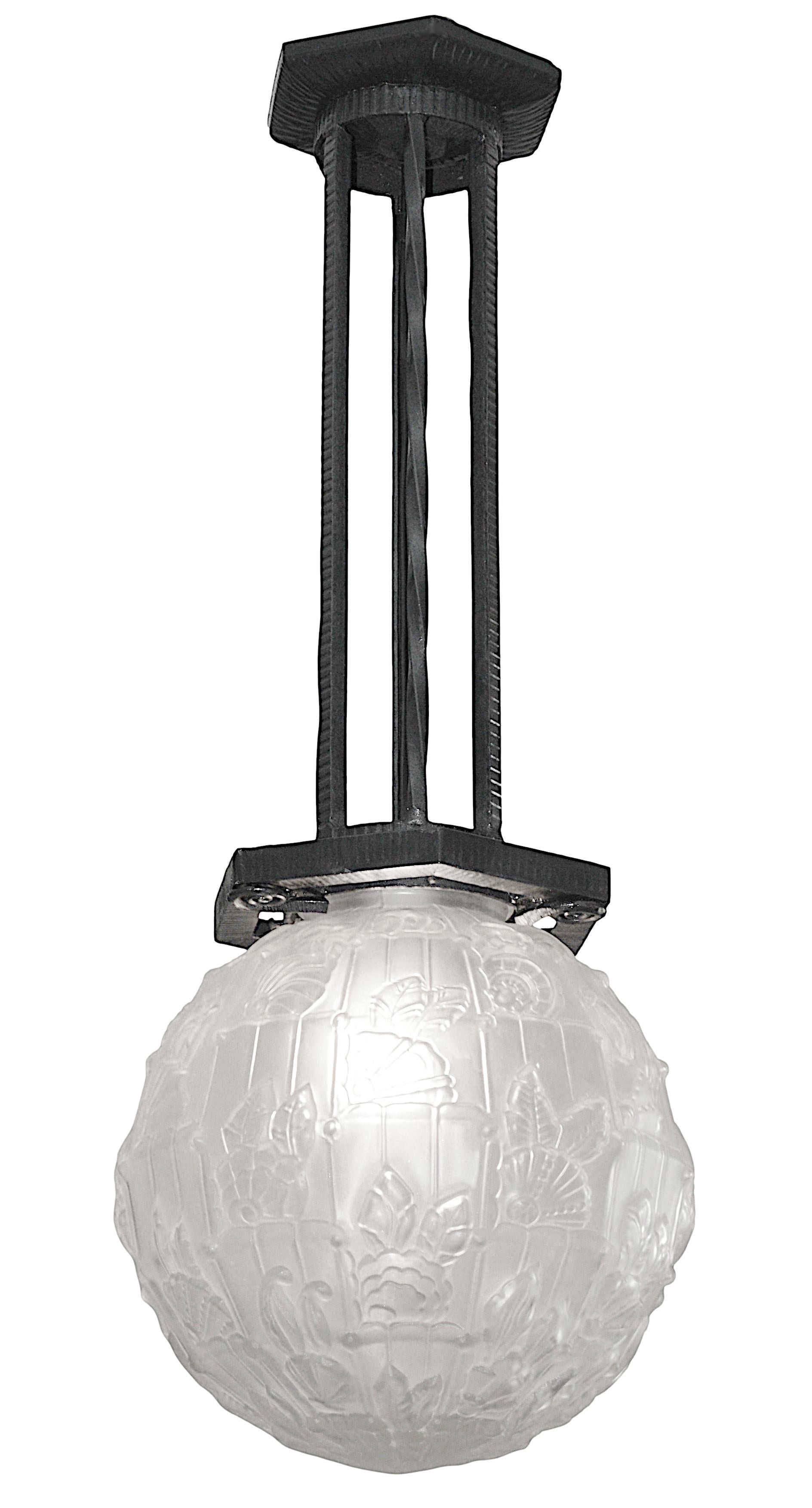 Cherrier & Besnus, plafoniera francese in stile Art Déco, 1920 In condizioni ottime in vendita a Saint-Amans-des-Cots, FR