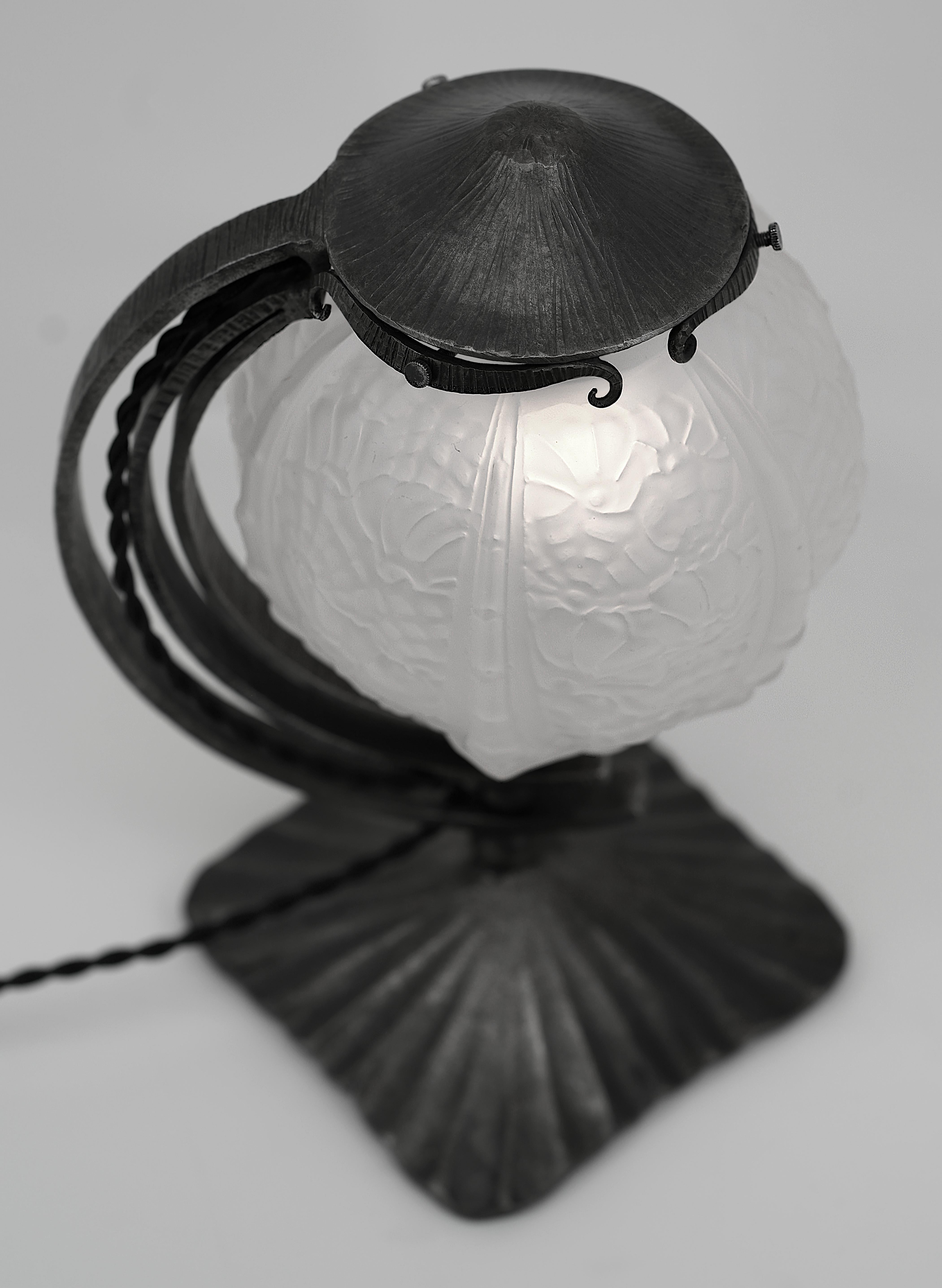Glass Cherrier & Besnus French Art Deco Table Lamp, Ca.1925 For Sale