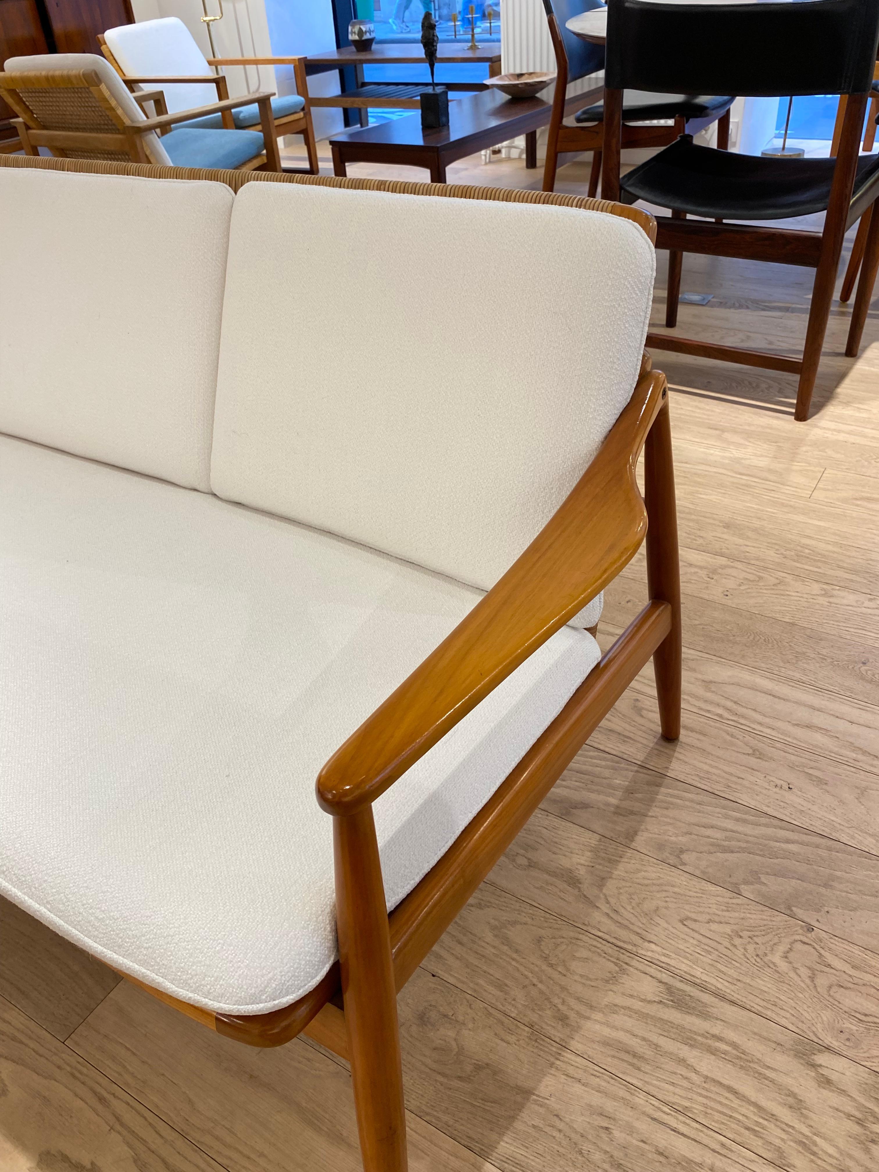 20ième siècle Cherry and Cane sofa by Hartmut Lohmeyer, 1957 en vente