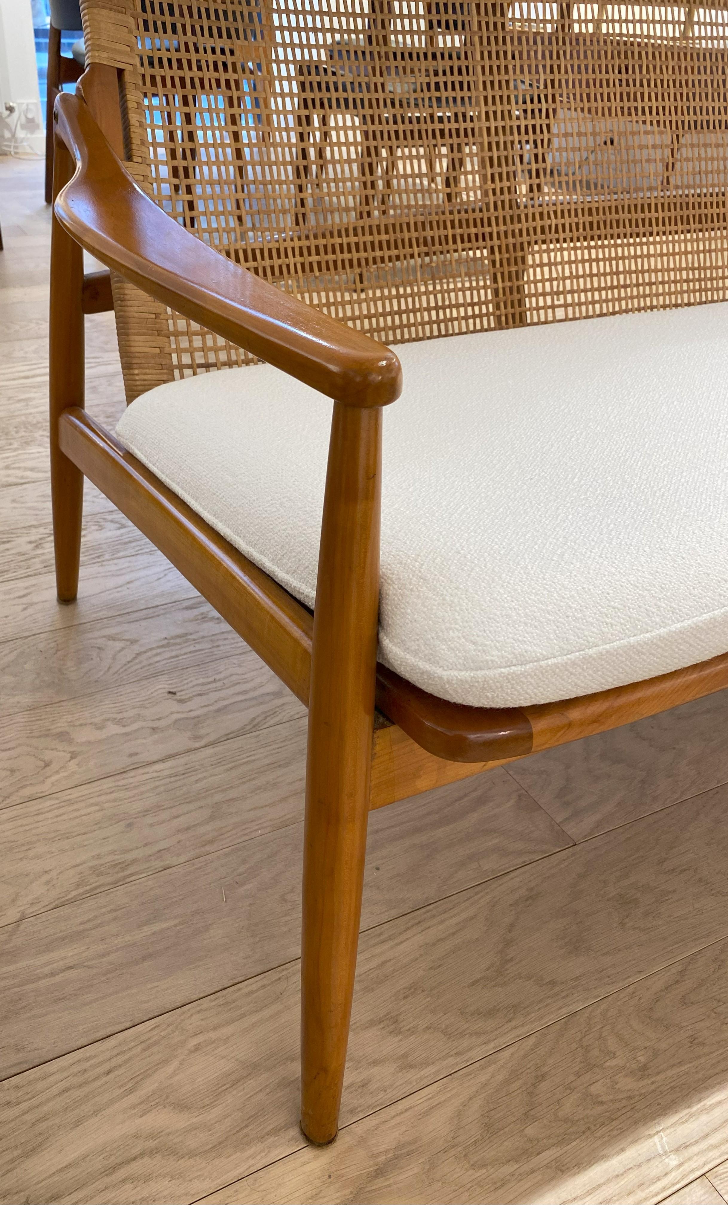 20ième siècle Canapé en cerisier et rotin de Hartmut Lohmeyer, 1957 en vente