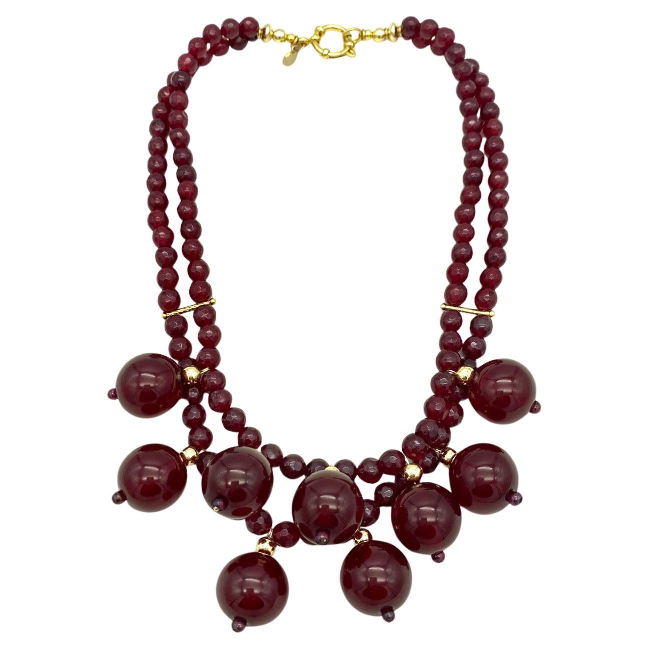 Donna Collana in bachelite e oro con ciliegia in vendita