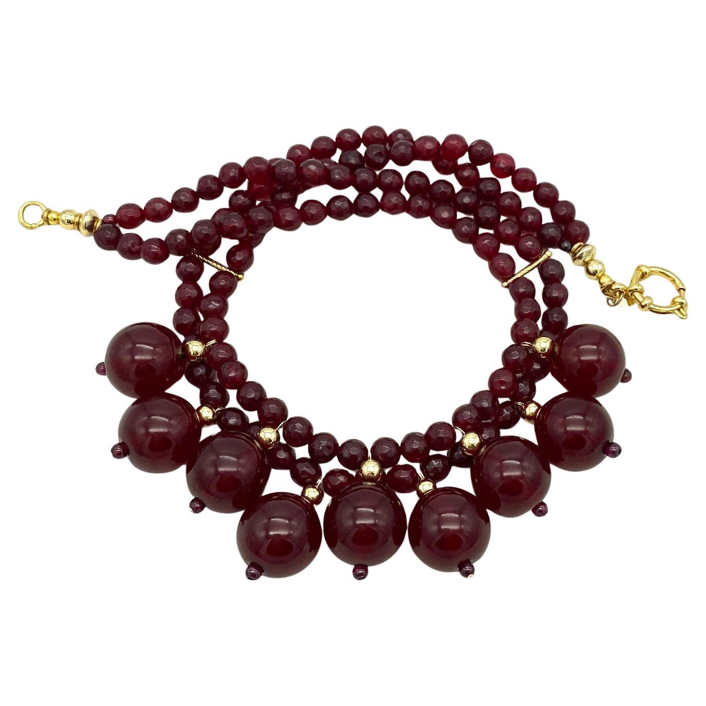 Collana in bachelite e oro con ciliegia in vendita 1