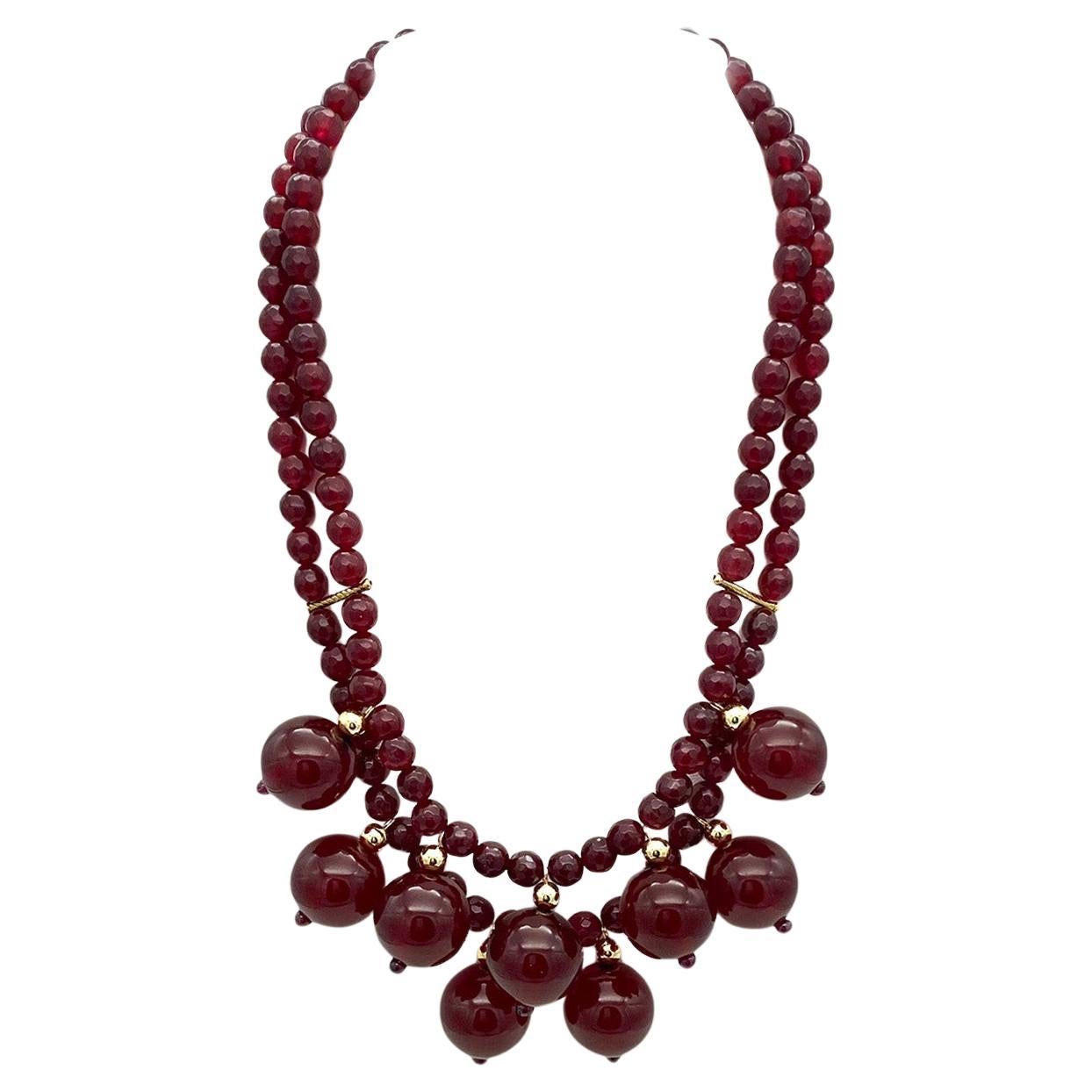 Collana in bachelite e oro con ciliegia in vendita