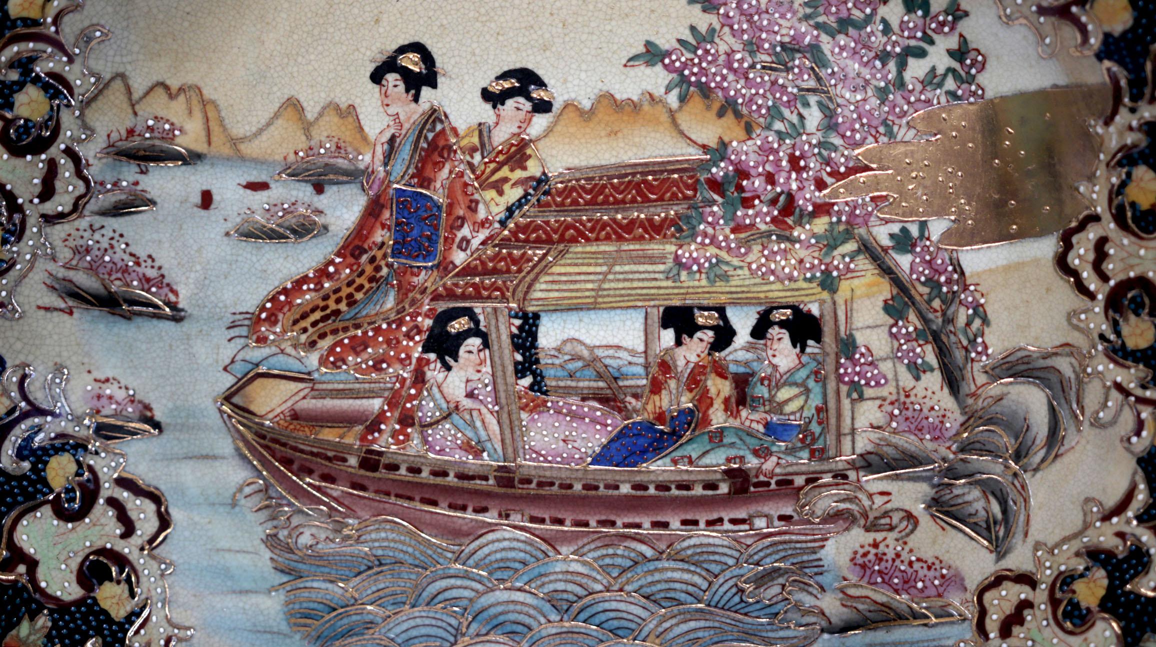 Placa Dorada Barco Geisha Flor de Cerezo en Bueno estado para la venta en Lomita, CA