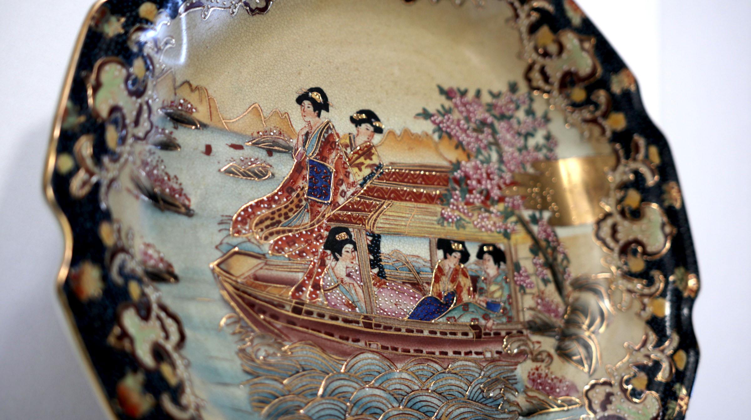 Placa Dorada Barco Geisha Flor de Cerezo en venta 2