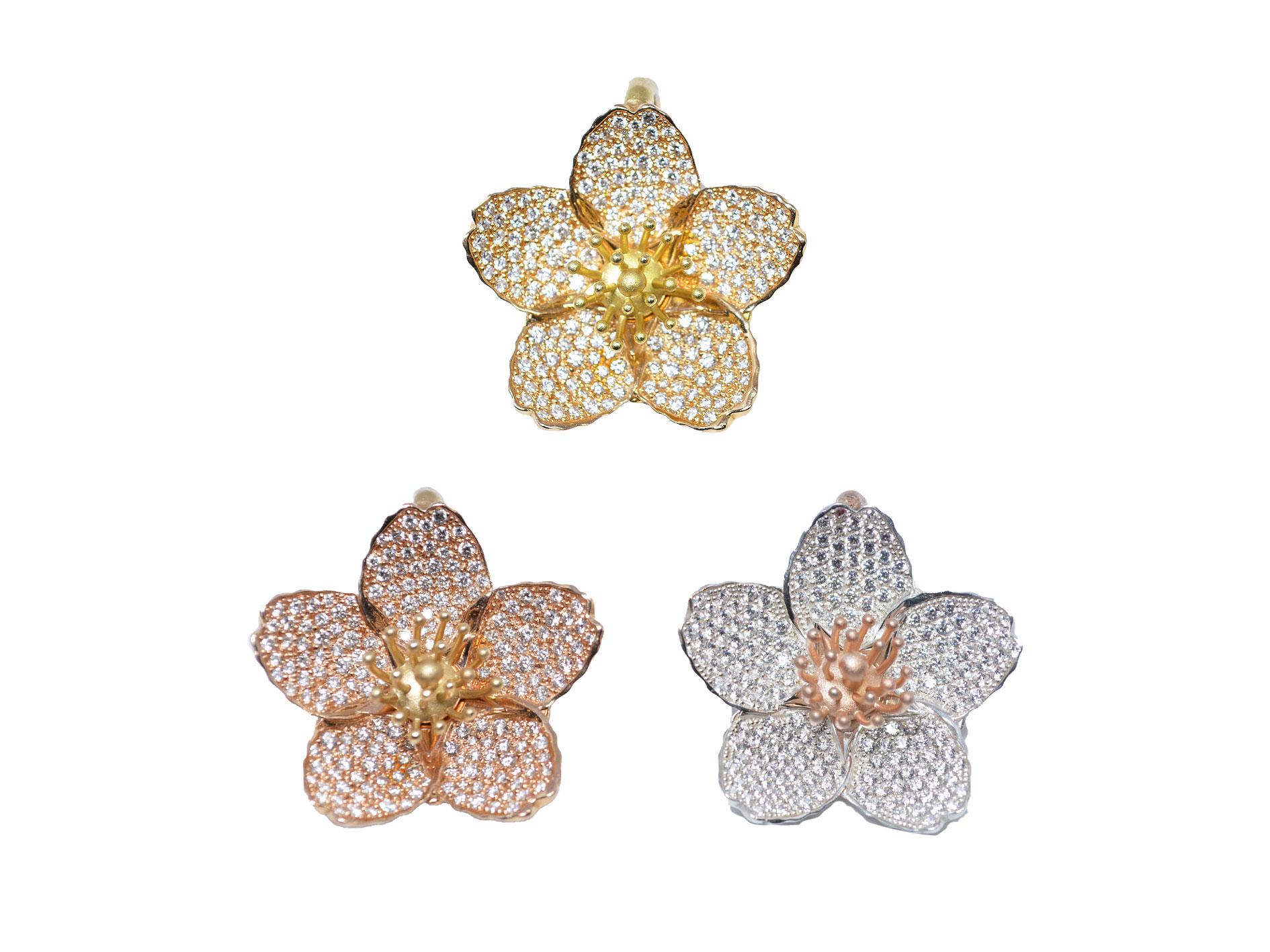 Custom Cherry Blossom Pendant with 2.20ct Pavé Set Diamonds 20kt Gold For Sale 3