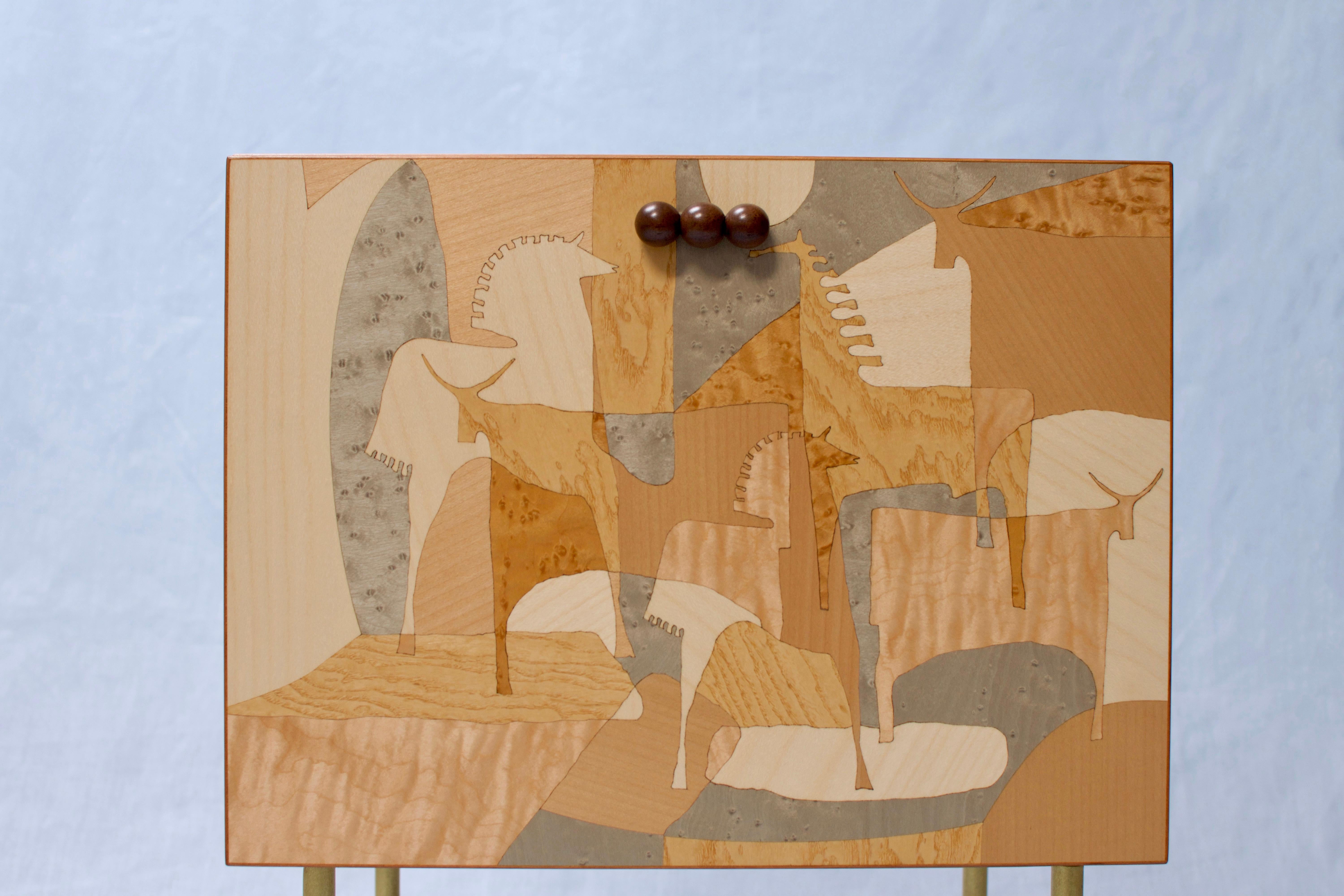 Hongrois Table de nuit en marqueterie de cerisier avec pieds en bois tourné et bras par VUUV Works en vente