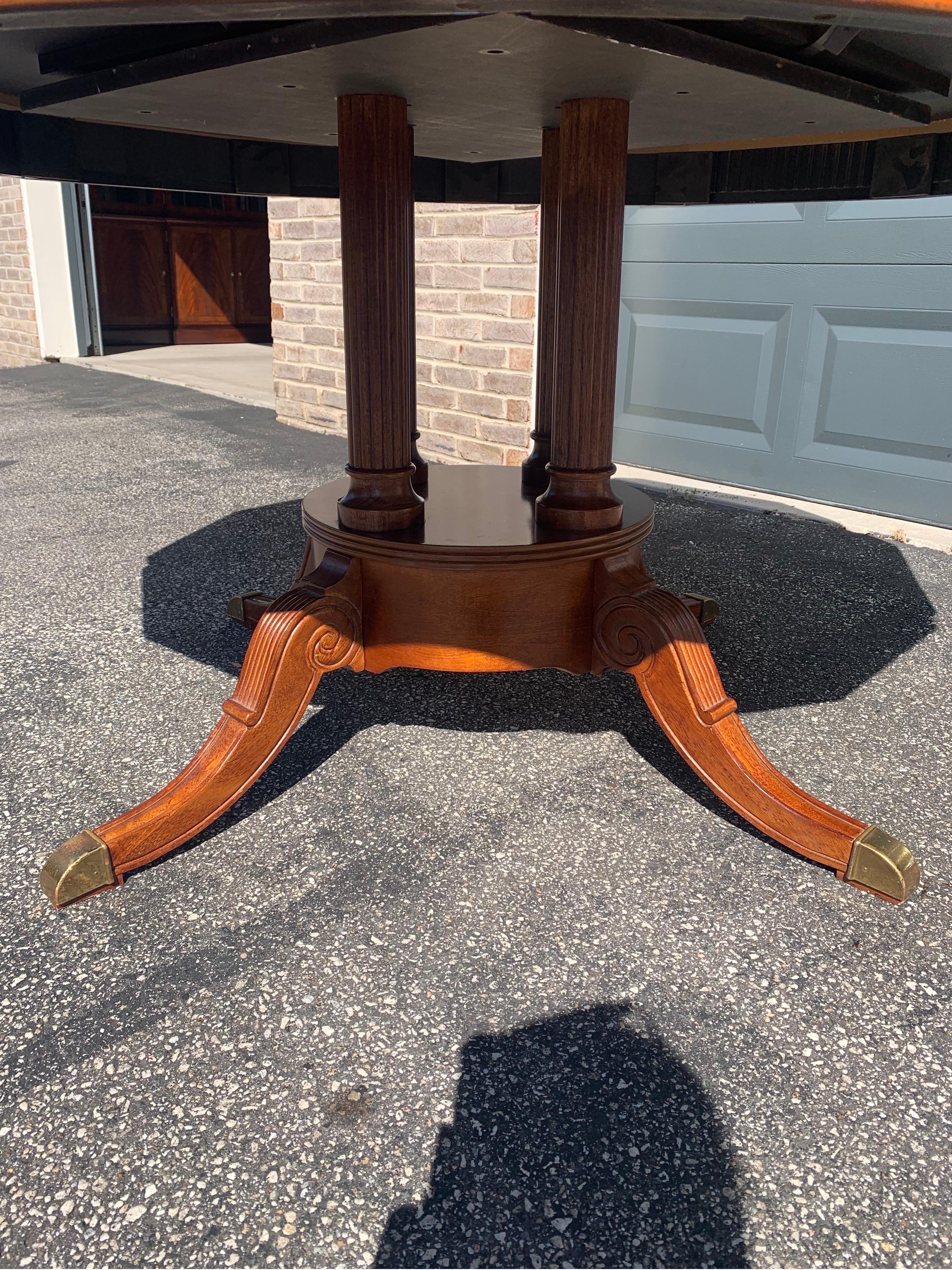 Cherry Inlaid Single Pedestal Dining Table In Good Condition In Sparks Glencoe, MD