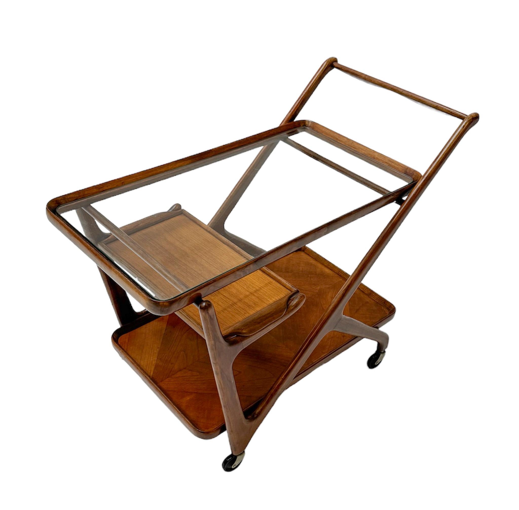 Walnut Mid-Century Modern Trolley or Bar Cart by Cesare Lacca for Cassina, 1950s In Good Condition For Sale In Amsterdam, NL