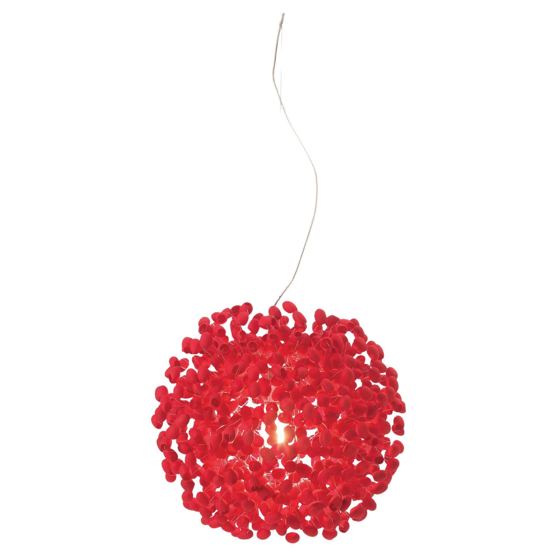 Lampe à suspension en soie cocon rouge cerise faite à la main Cherry Moon par Ango  en vente