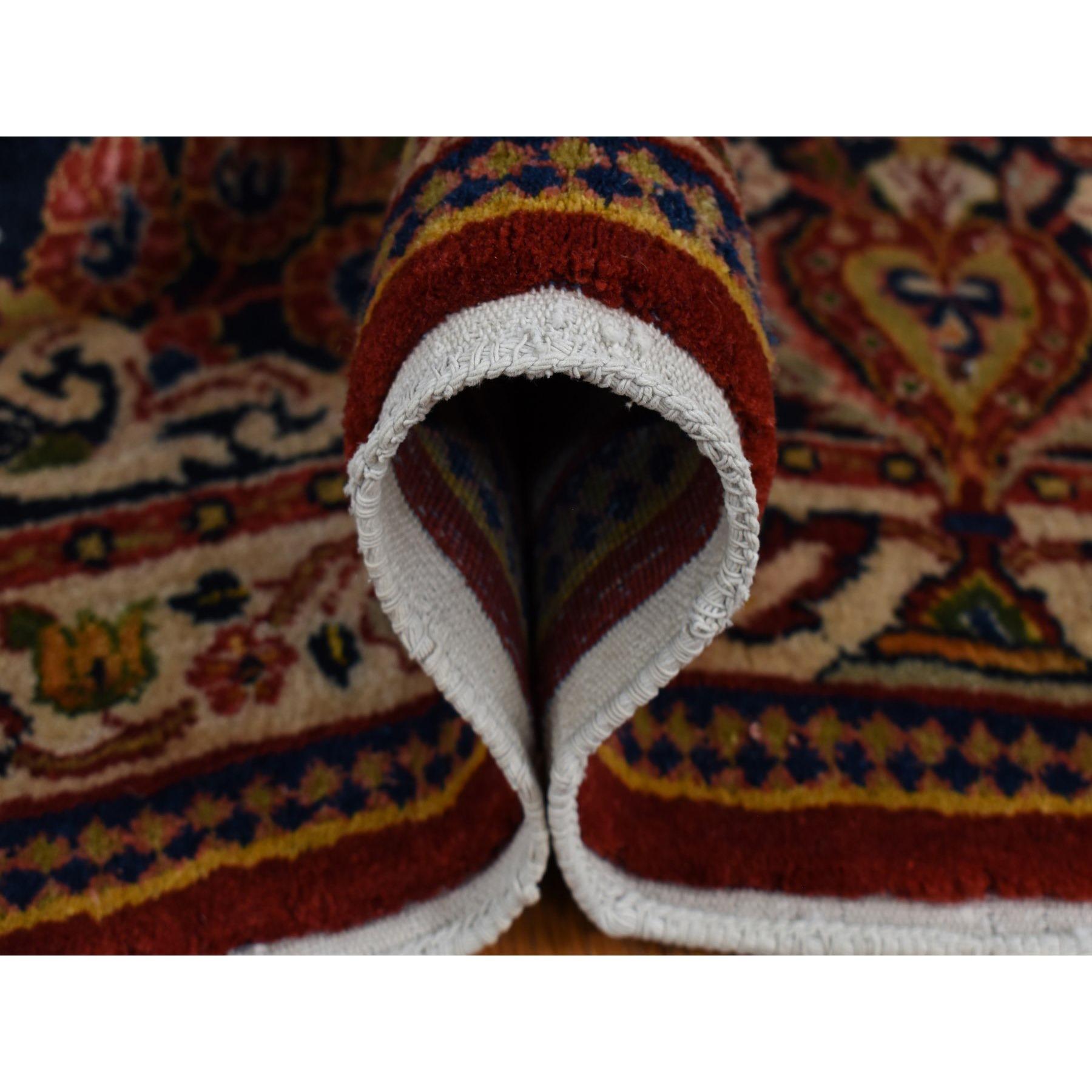 Antiker persischer Sarouk-Teppich in Kirschrot mit Medaillon-Design aus reiner Wolle, handgeknüpft (Mitte des 20. Jahrhunderts) im Angebot