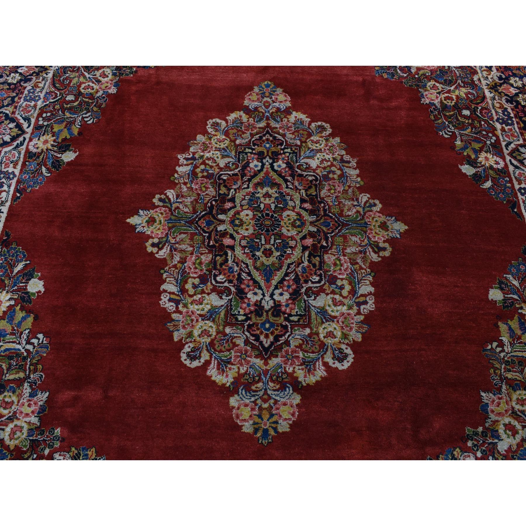 Antiker persischer Sarouk-Teppich in Kirschrot mit Medaillon-Design aus reiner Wolle, handgeknüpft im Angebot 2