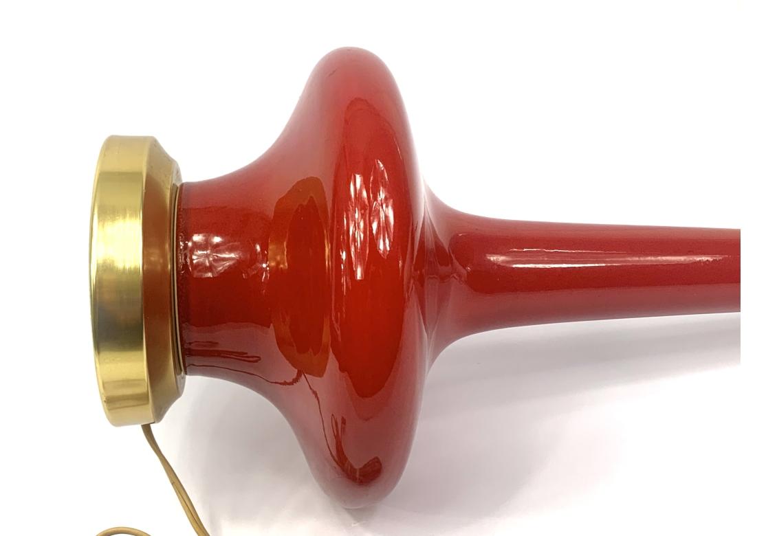 Lampe de table du milieu du siècle à long collier, rouge cerise en vente 4