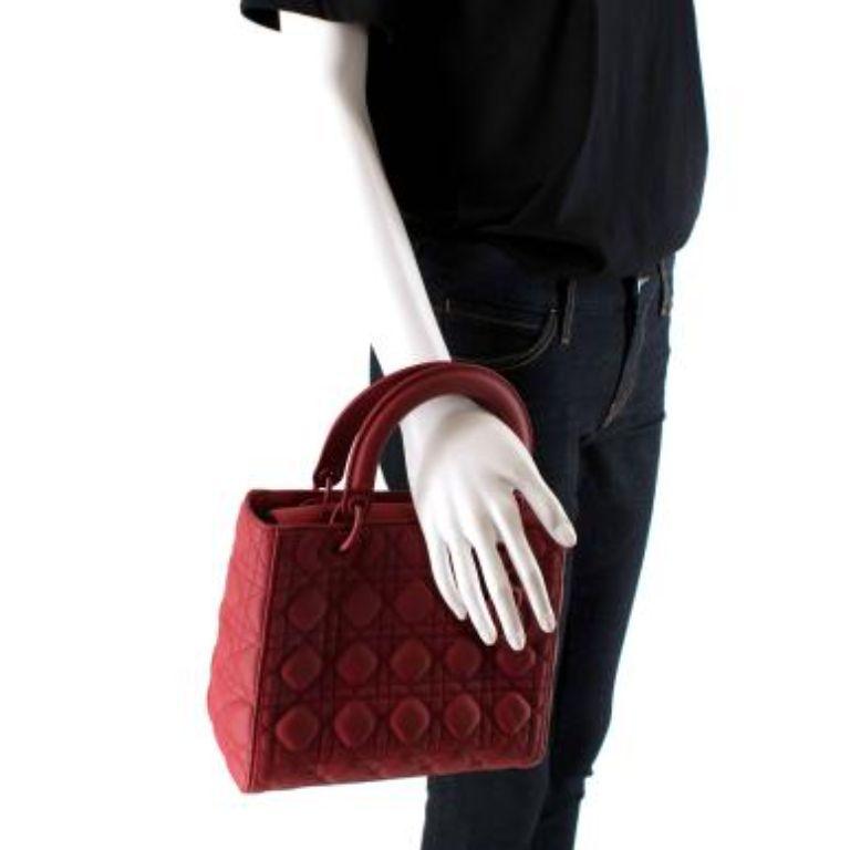 Kirschrote Medium Ultramatte Lady Dior Tasche im Angebot 1