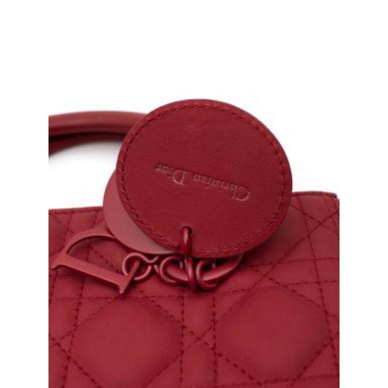 Kirschrote Medium Ultramatte Lady Dior Tasche im Angebot 3