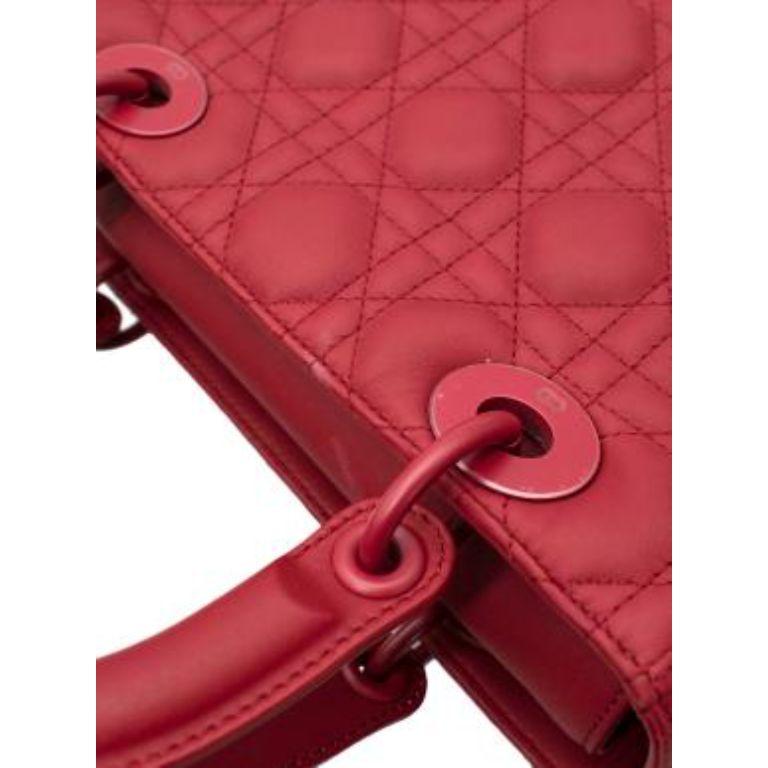 Kirschrote Medium Ultramatte Lady Dior Tasche im Angebot 4