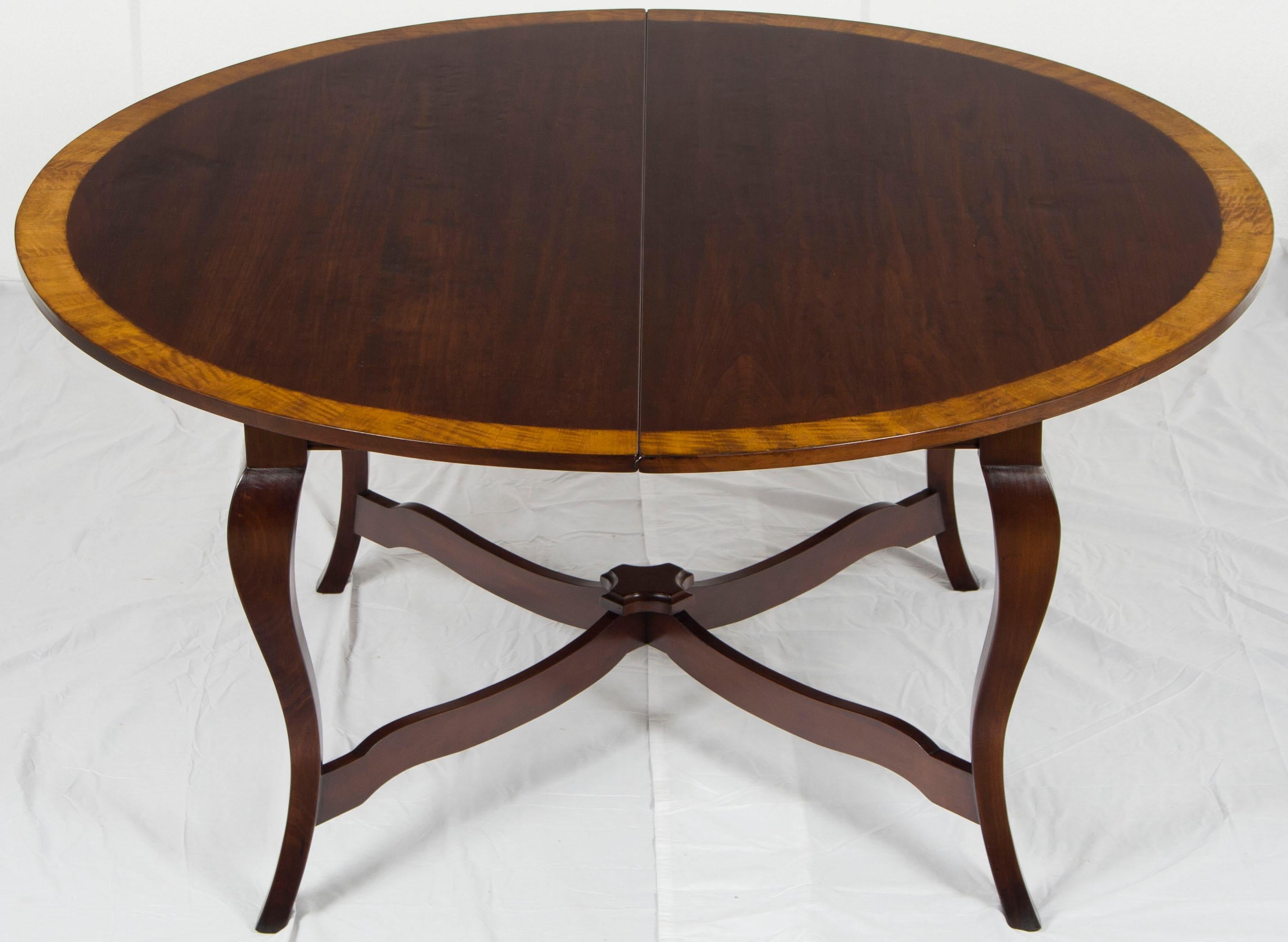 Cherry Round Extending French Leg Dining Room Table Rustic In New Condition In Atlanta, GA